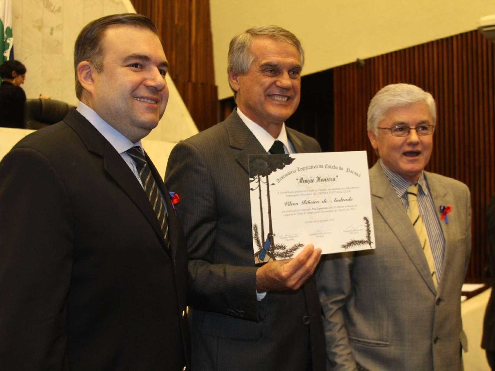 Fotos: homenagem na Assembl�ia