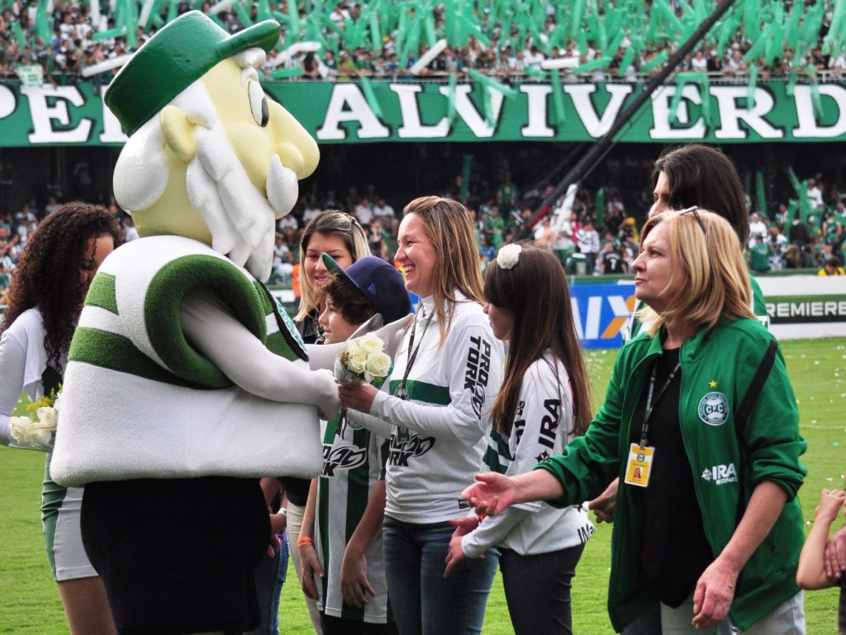 Coritiba presta homenagem �s m�es funcion�rias do clube