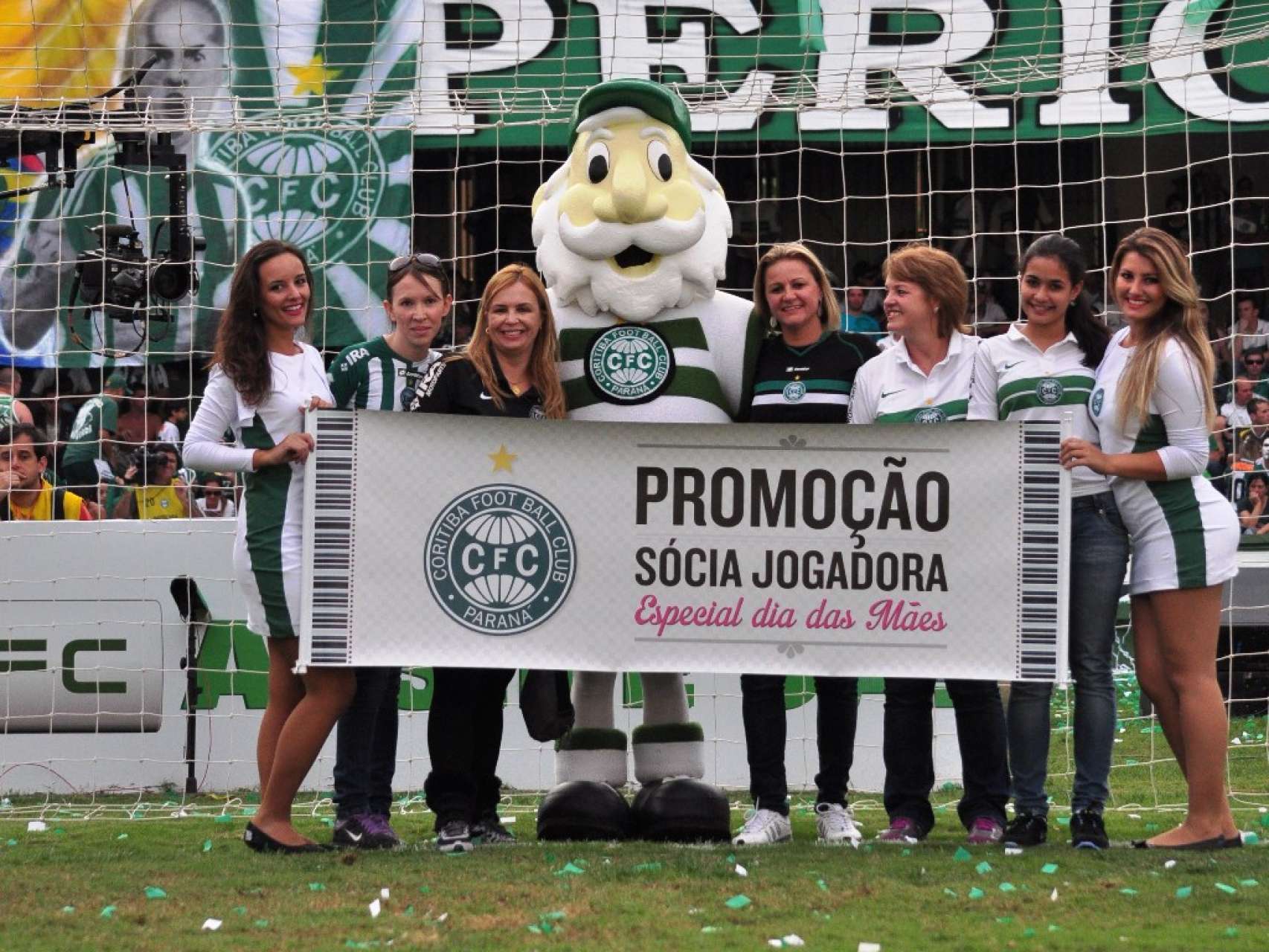 Mam�es s�cias do Coxa participam do Chute a Gol