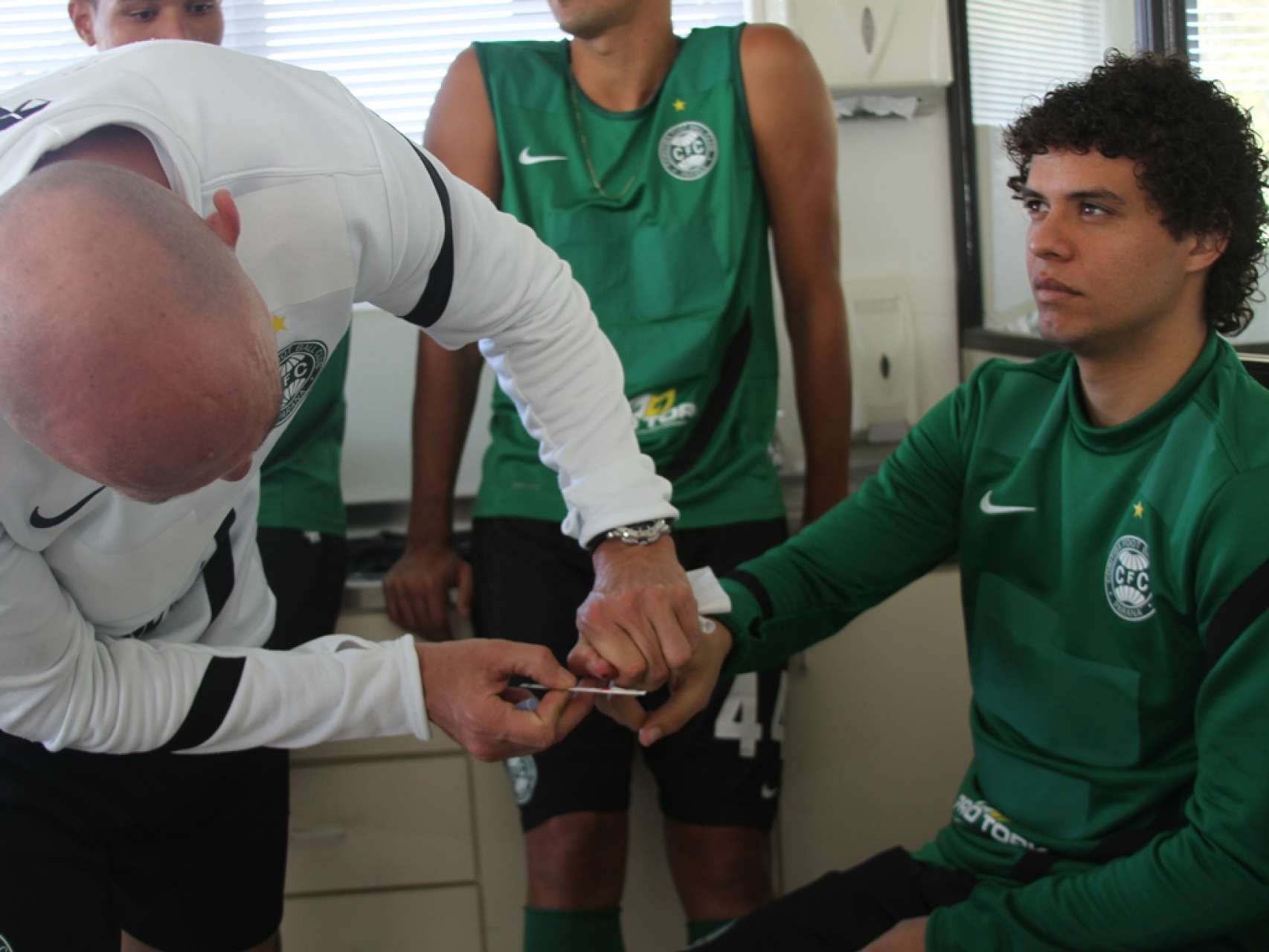 Ap�s assumir lideran�a, Coxa segue o trabalho