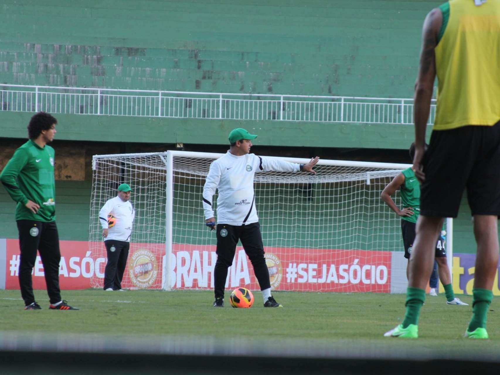 Coxa faz o �ltimo trabalho antes do jogo com o Fluminense