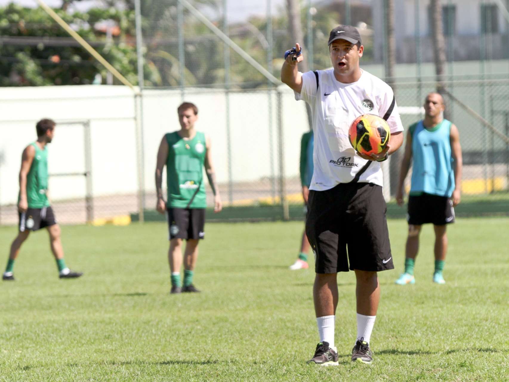 Coxa faz o �ltimo trabalho antes de ir a Goi�nia