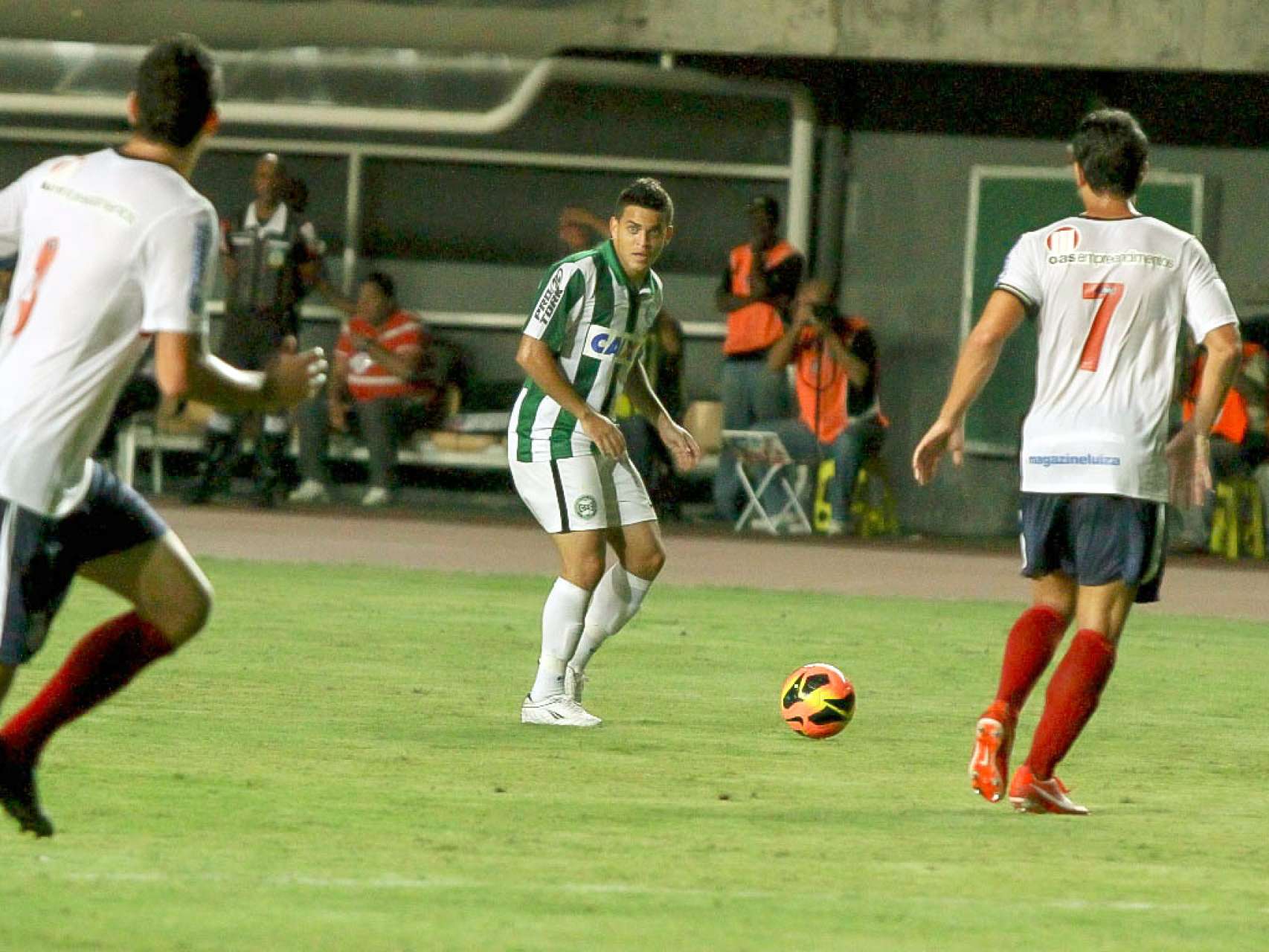 Coxa empata com o Bahia