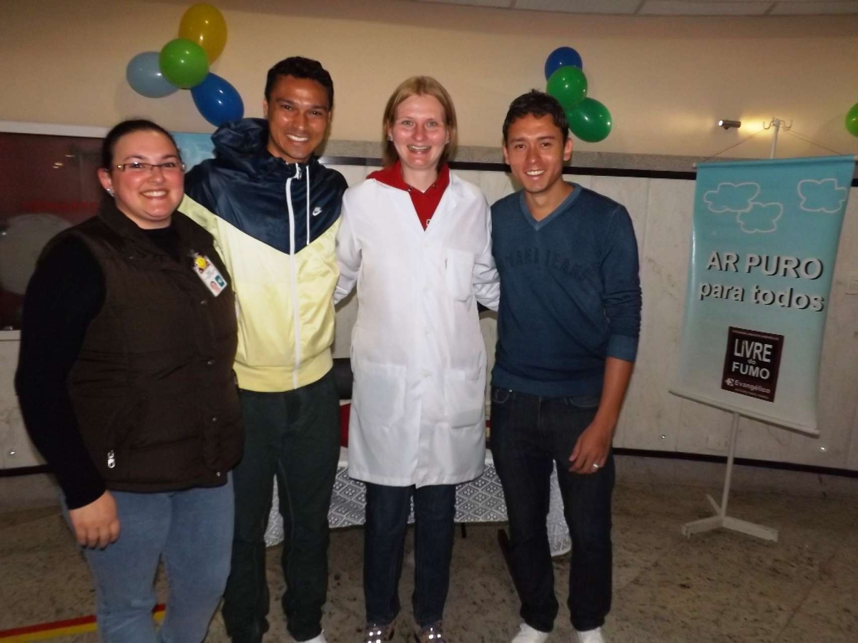 Keirrison e Emerson visitam Hospital Evang�lico
