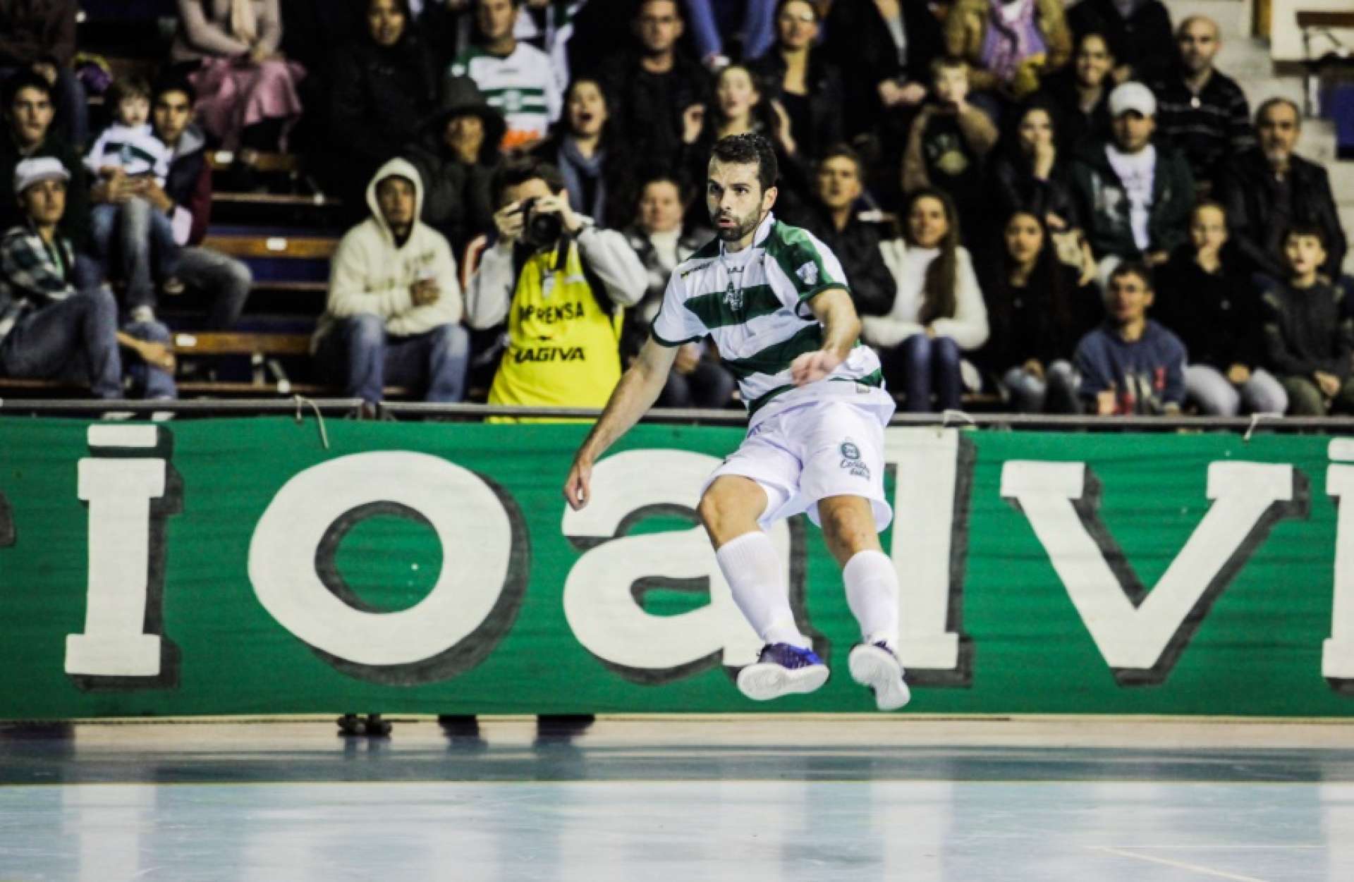Coxa Futsal sustenta invencibilidade na temporada