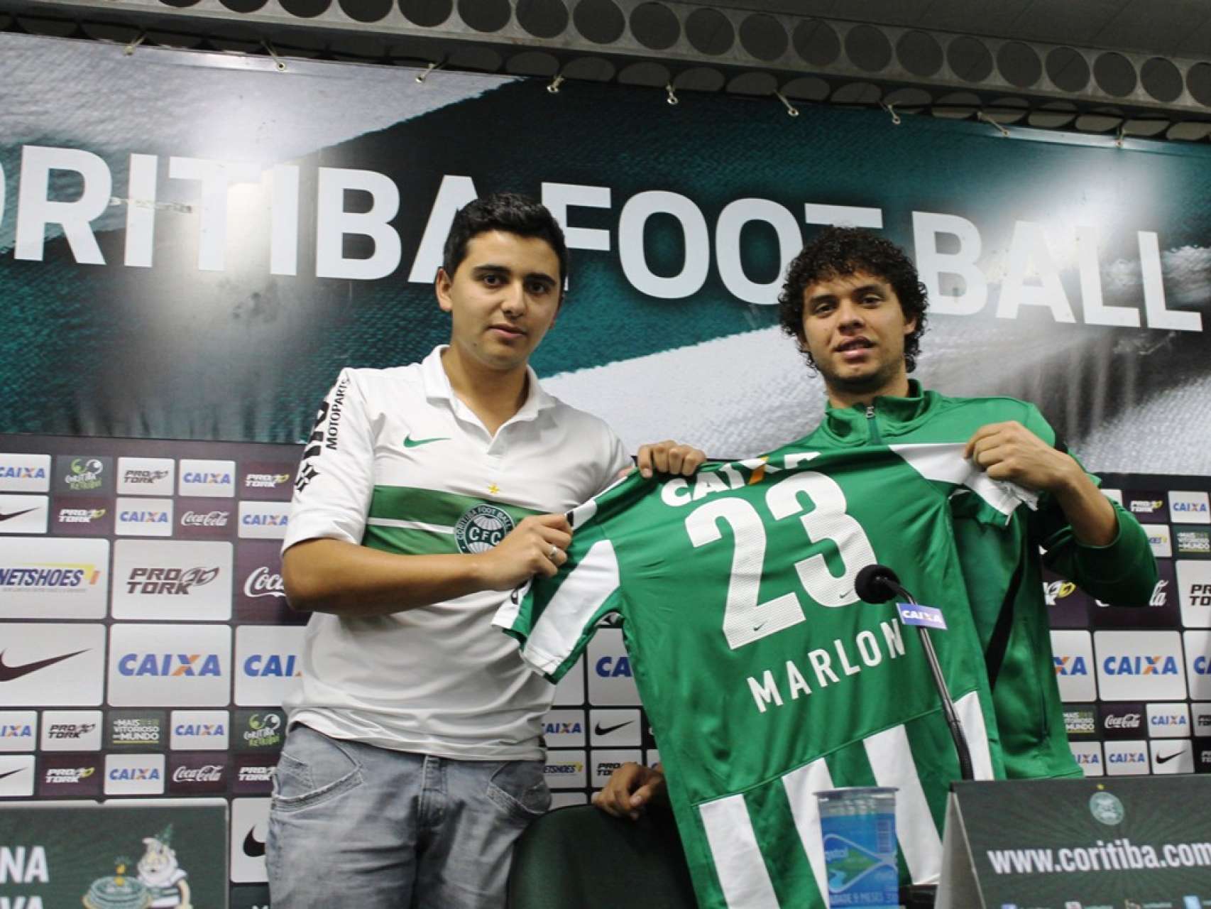 S�cio aniversariante na coletiva