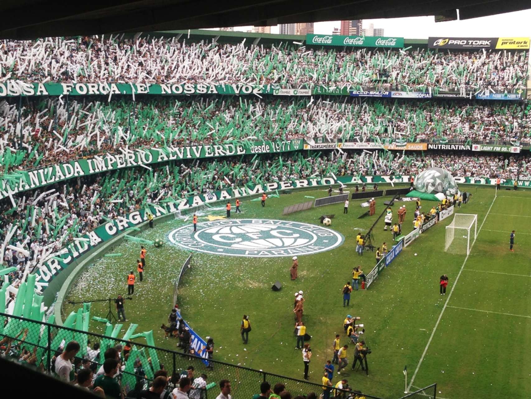 Atletas contam com apoio da arquibancada em jogo decisivo