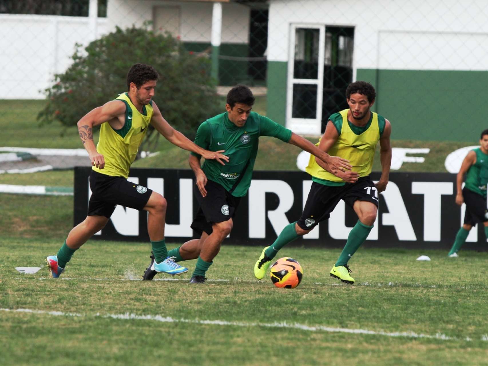 De olho no Nacional, Coxa treina no CT
