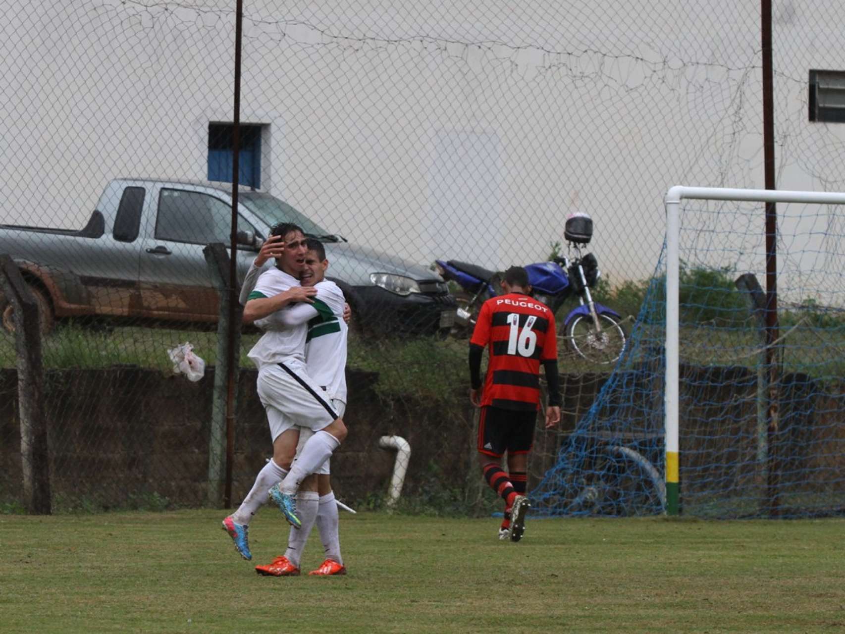 Sub-17 garante classifica��o