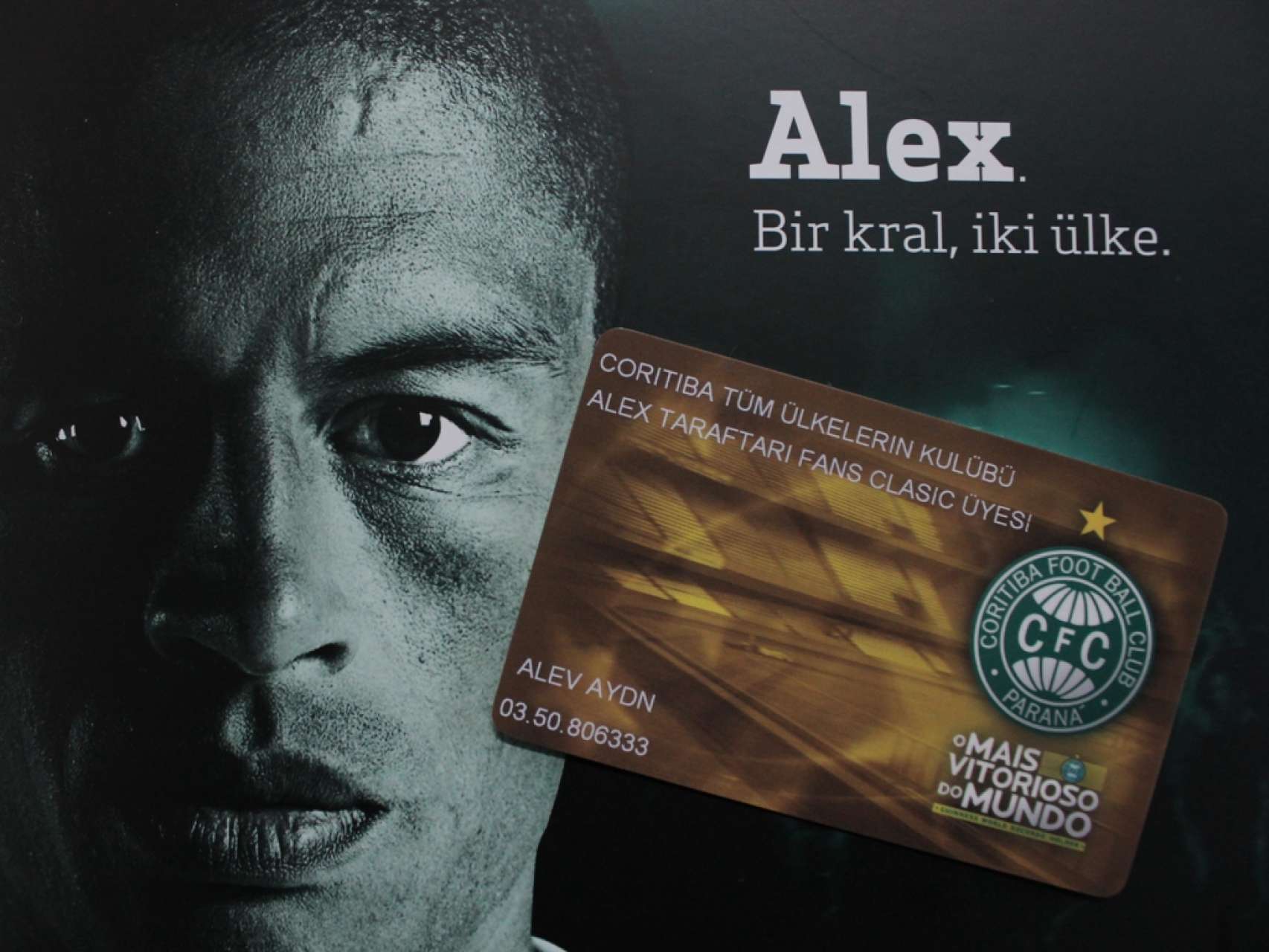 Turcos abra�am o Coritiba