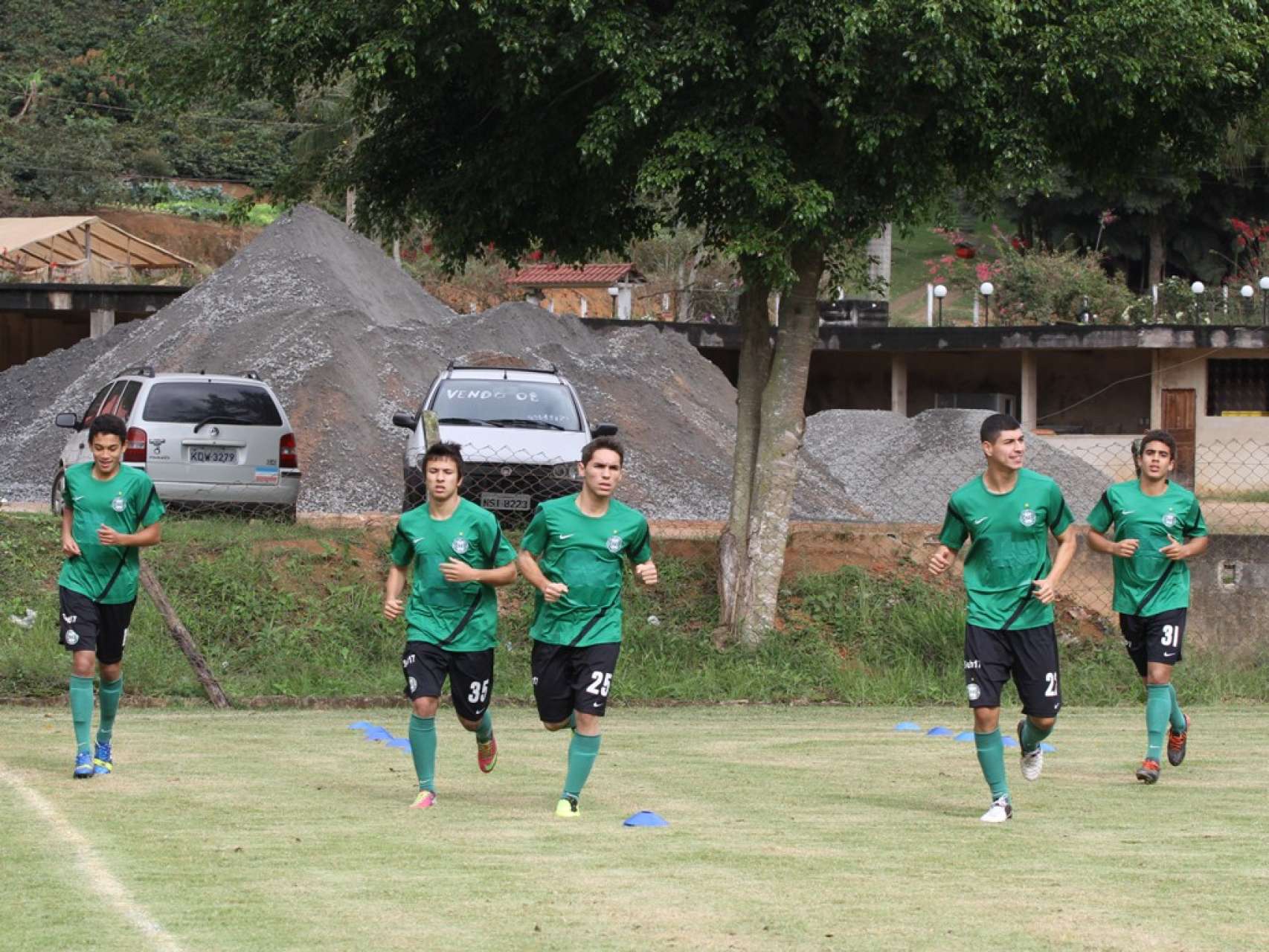 Galeria Coxa: Sub-17 treina no Esp�rito Santo