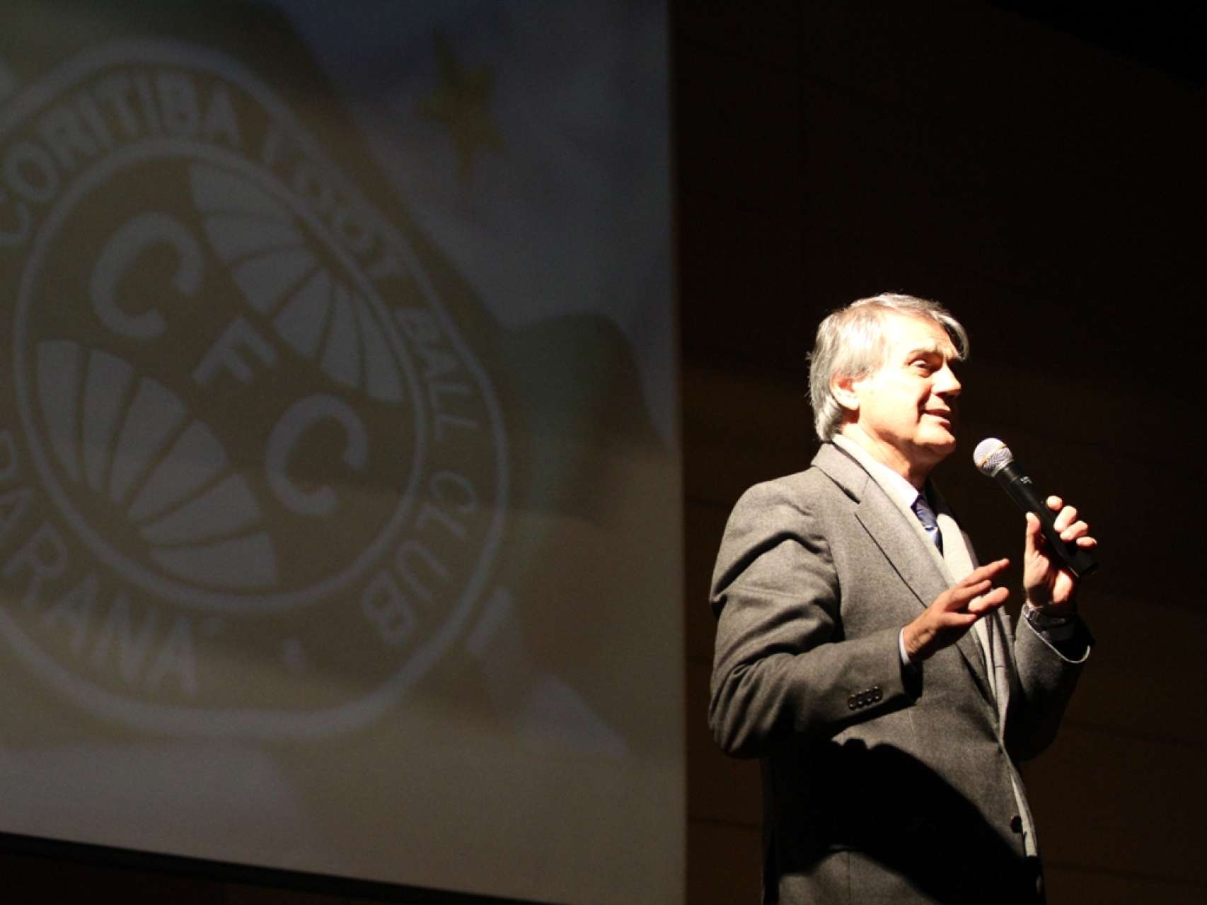 Semana � marcada por palestra de Vilson a alunos da UFPR