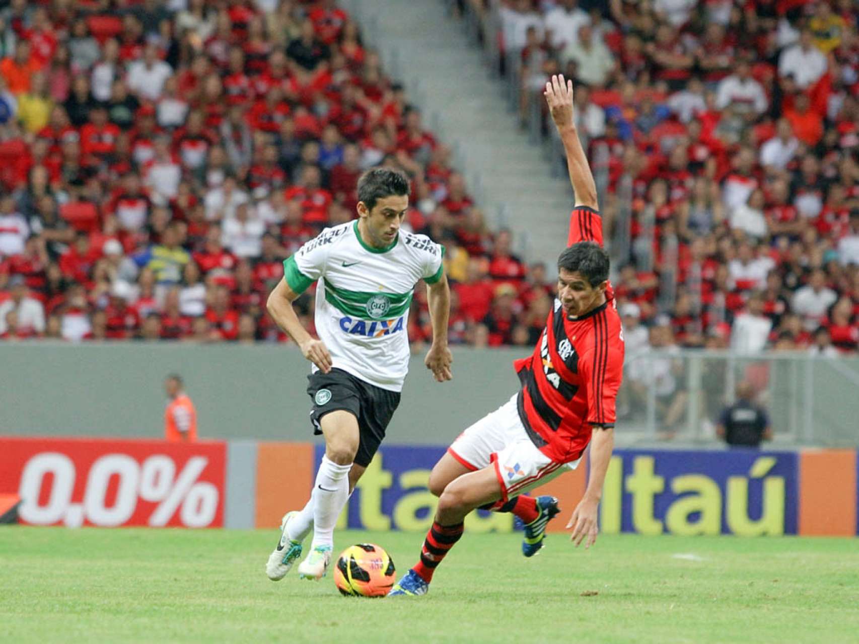 Robinho se destaca com boas assist�ncias
