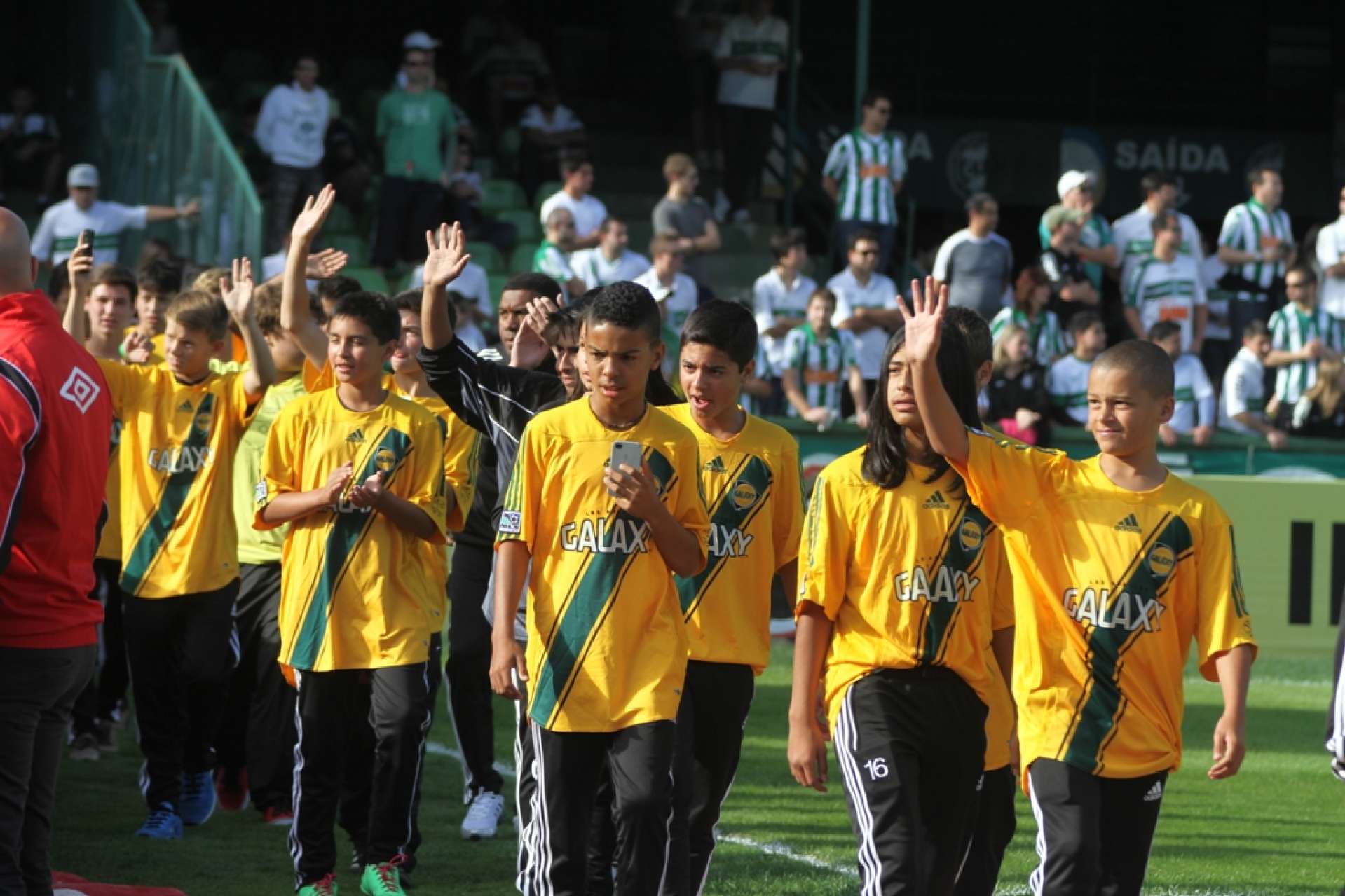 Torcida recebe Escolas Coxa
