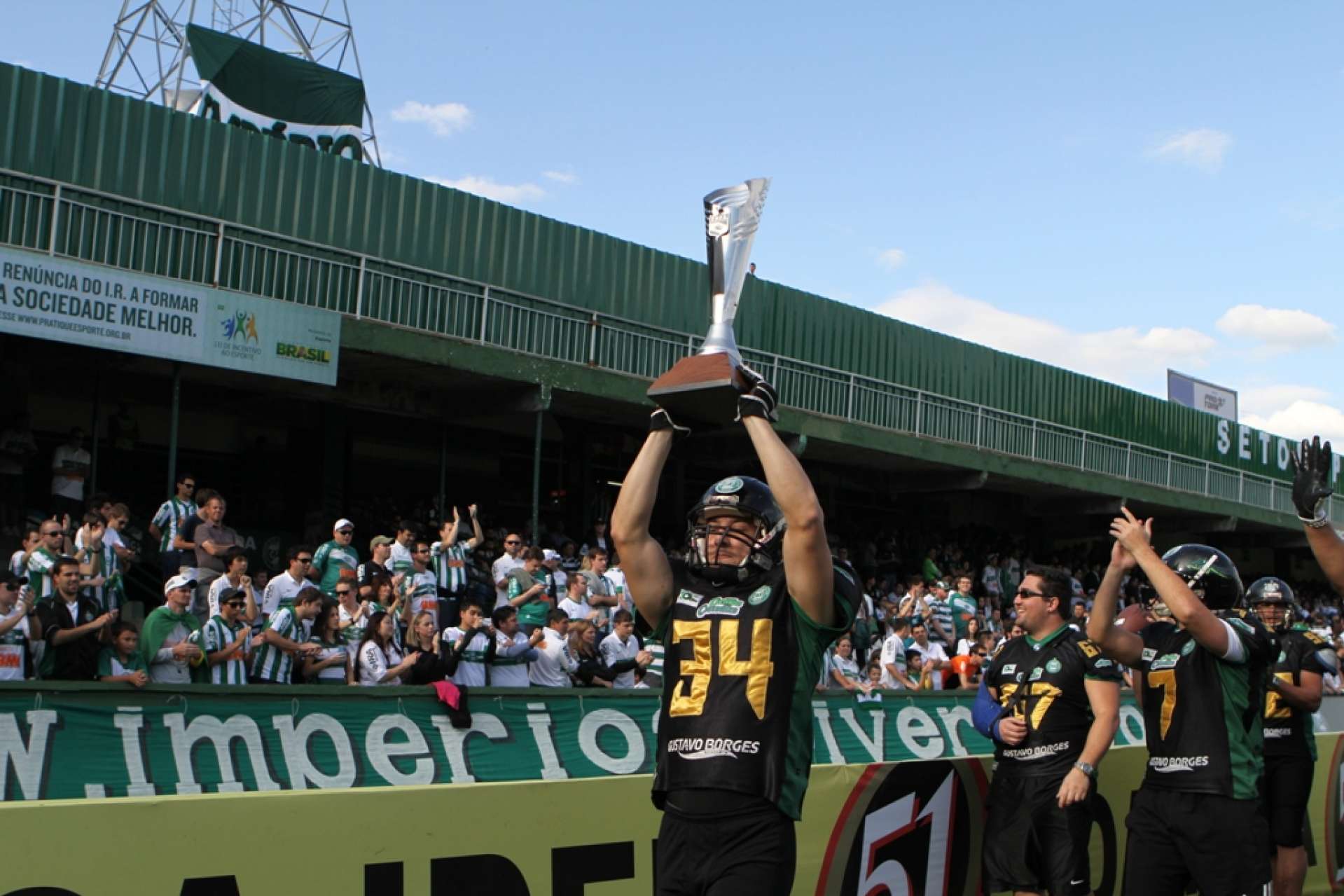 Crocodiles comemora o t�tulo do Paran� Bowl V no Couto
