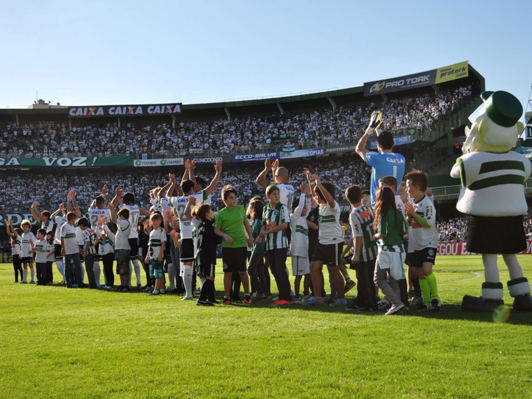 Mascotinhos para Coritiba x Vit�ria