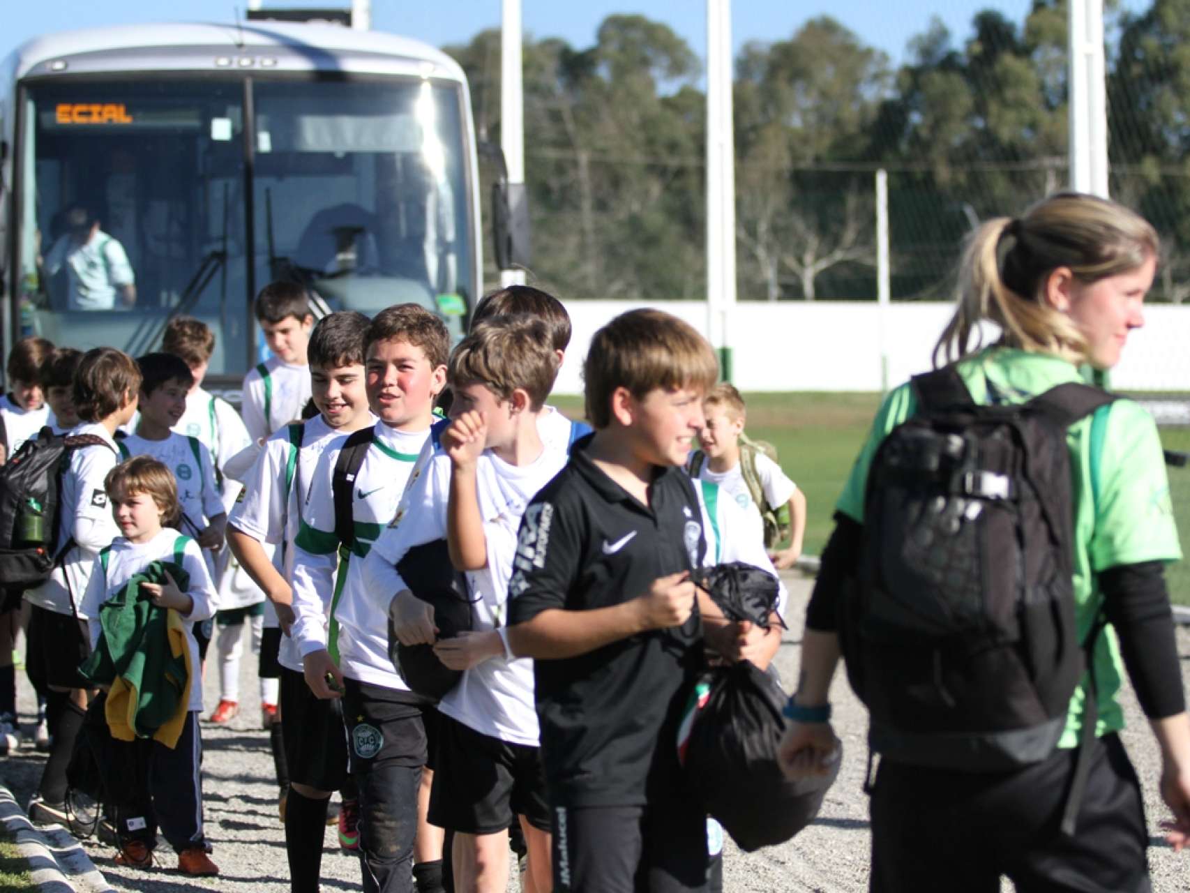 Col�nia de f�rias do Coxa segue animada