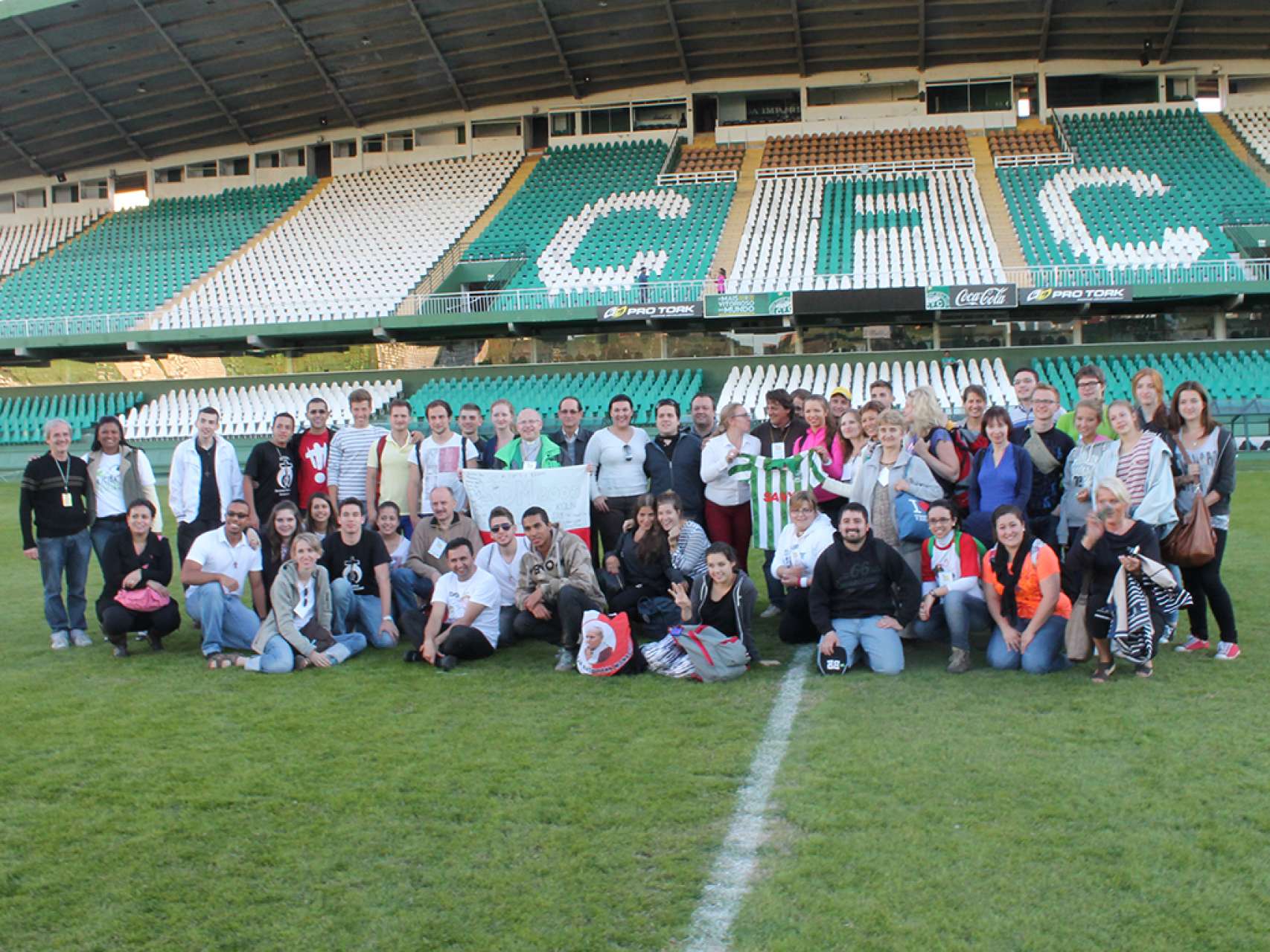 Poloneses cat�licos visitam o Couto