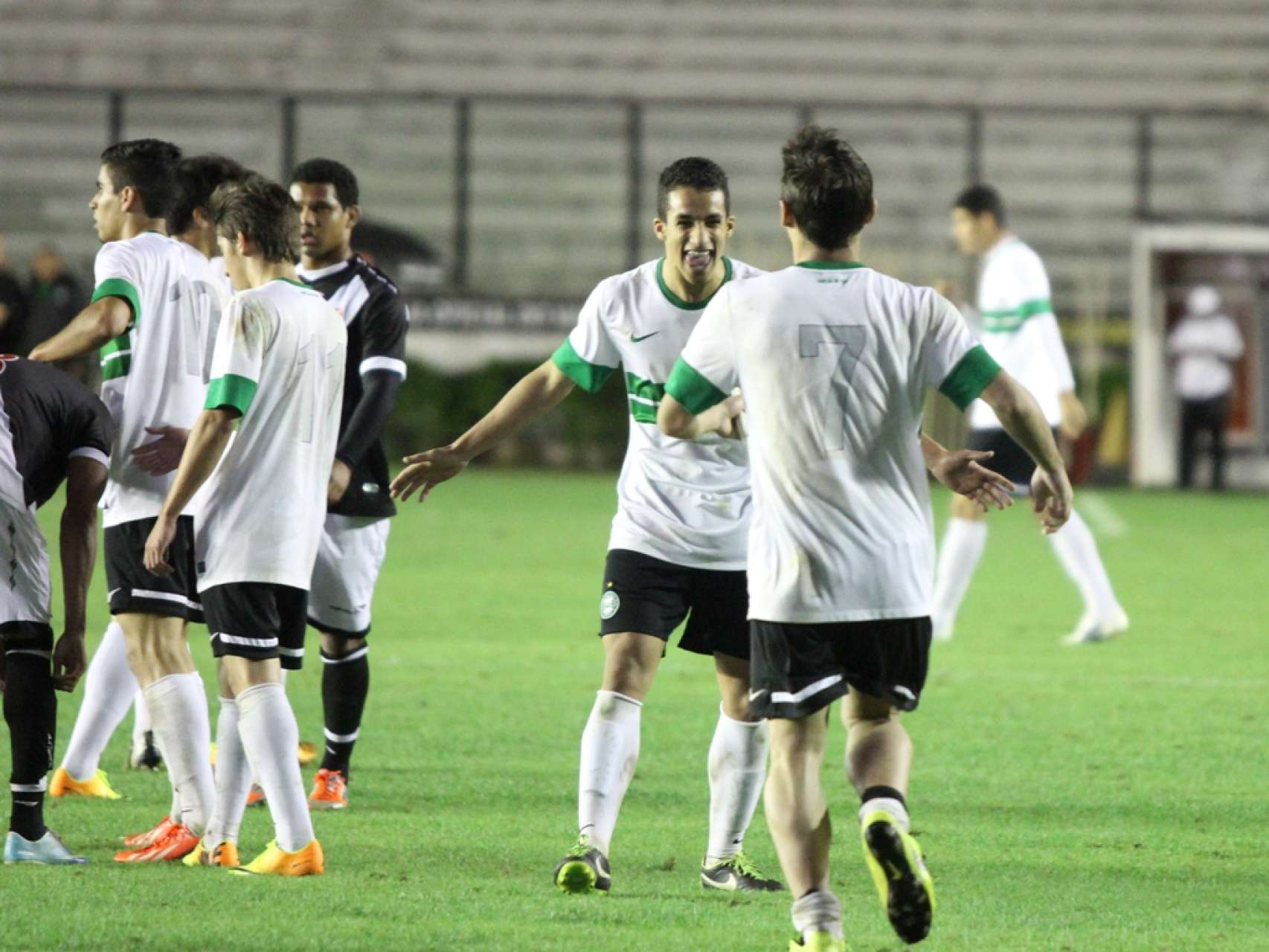 Coxa Sub-17 vence o Vasco e avan�a na Copa do Brasil