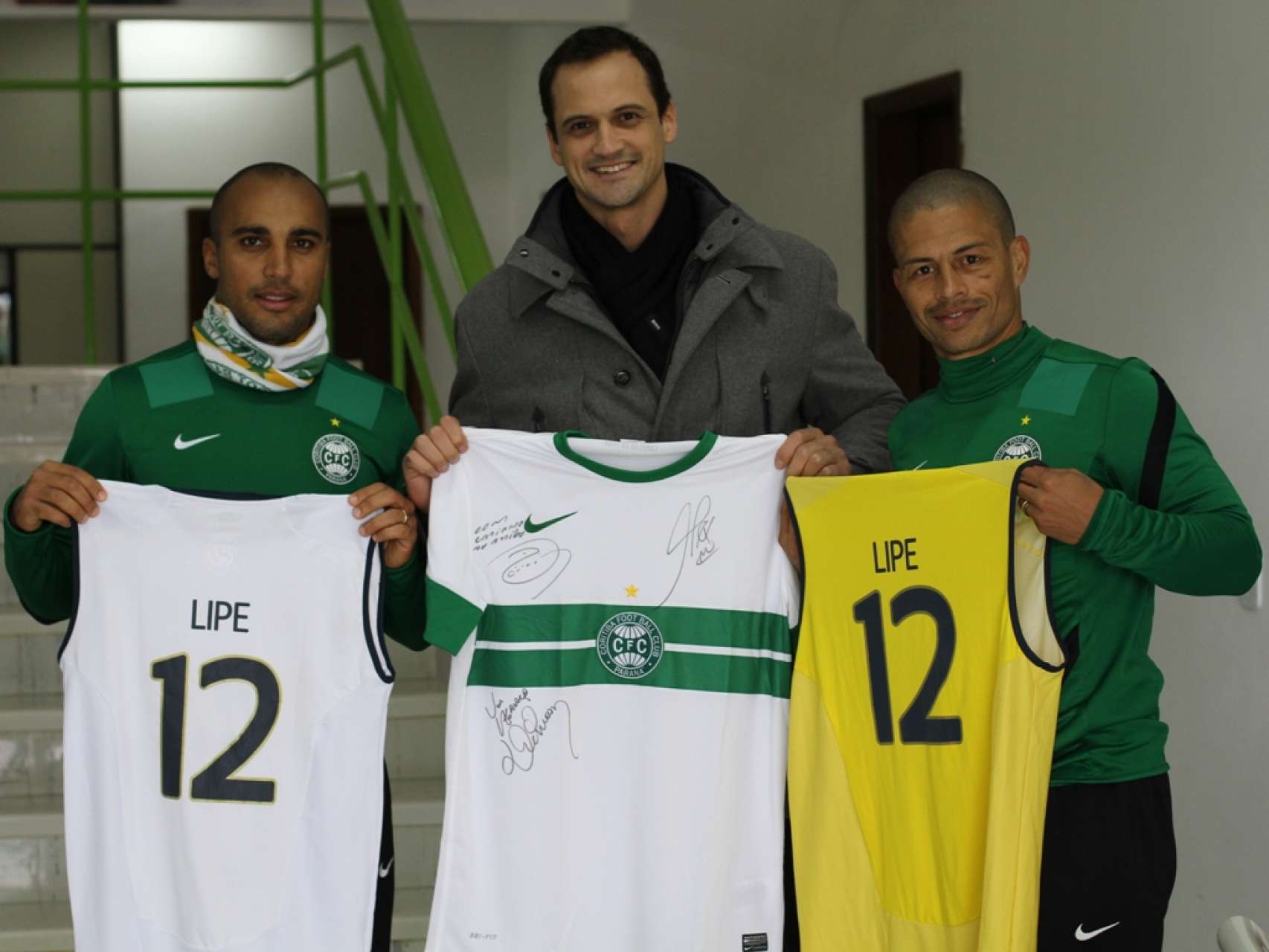 Coxa-branca Lipe, da sele��o de V�lei, defender� o Fenerbah�e