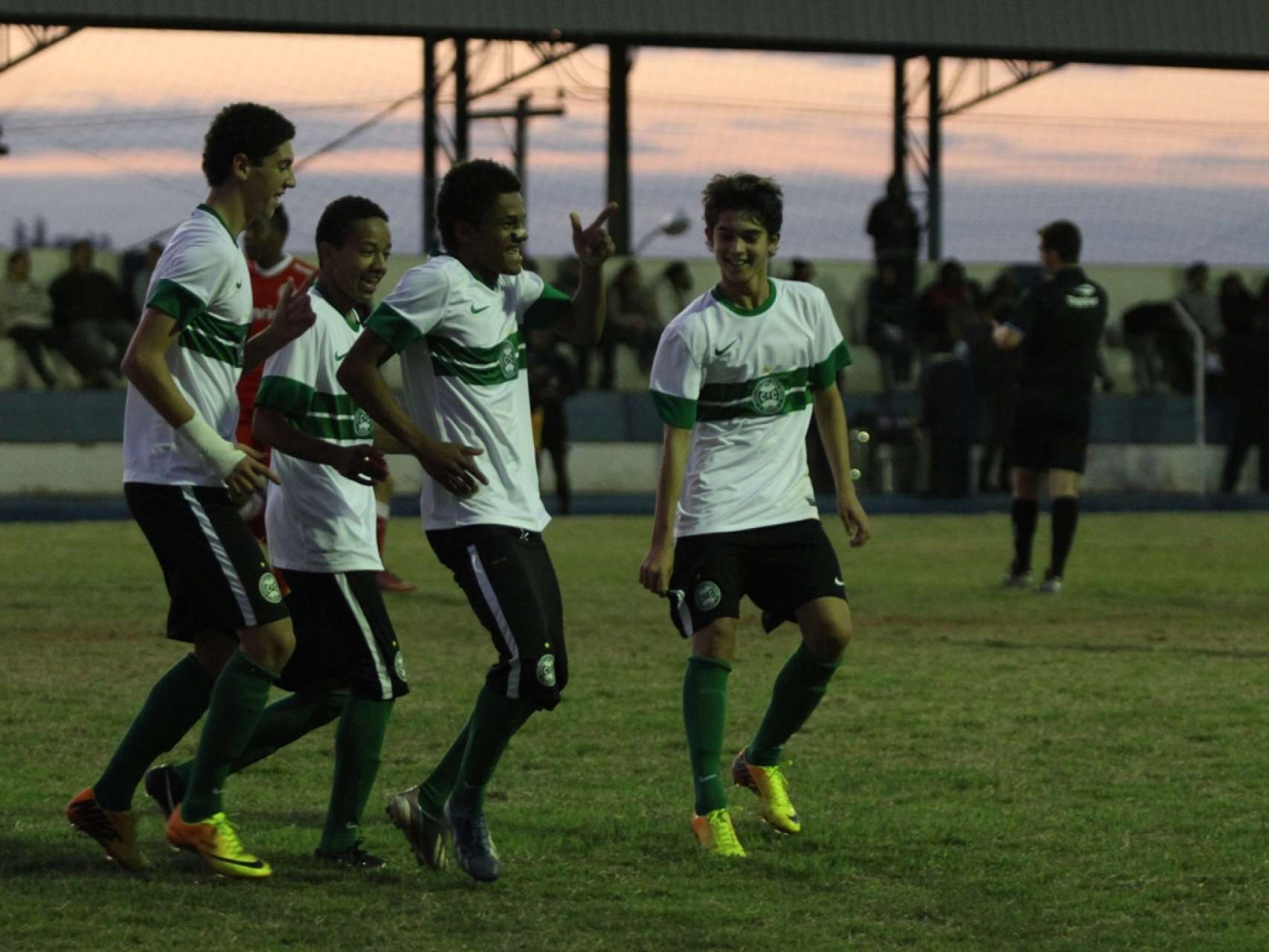 Sub-15 � terceiro colocado em Laranjal Paulista