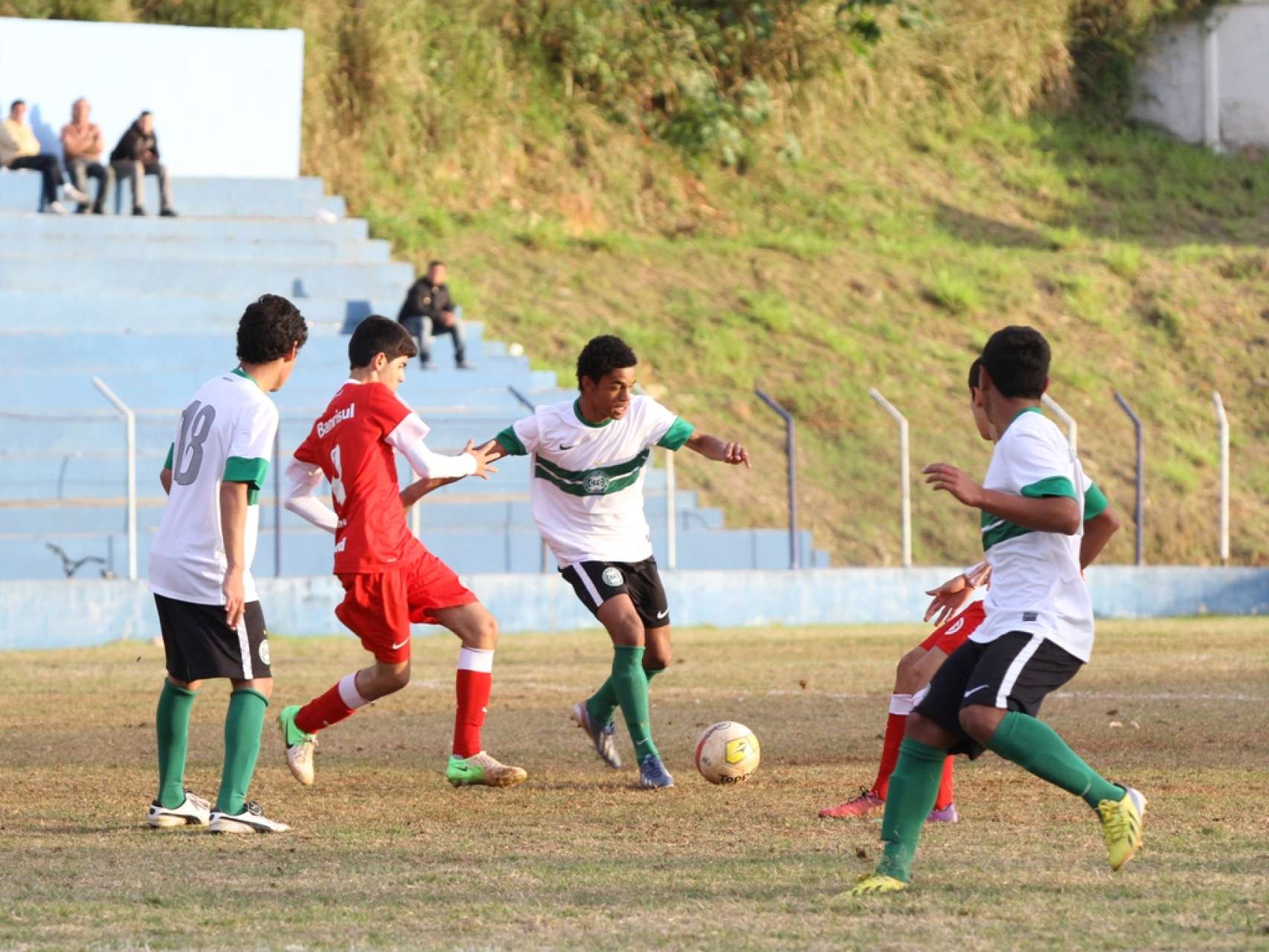 Sub-15 disputa semifinal do estadual