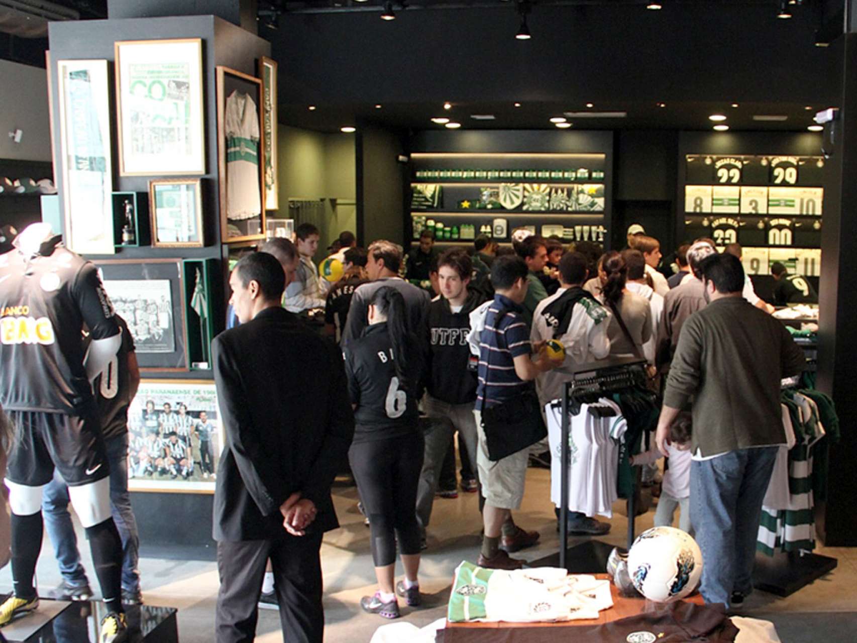 Camisas oficiais em promo��o na Coritiba Store