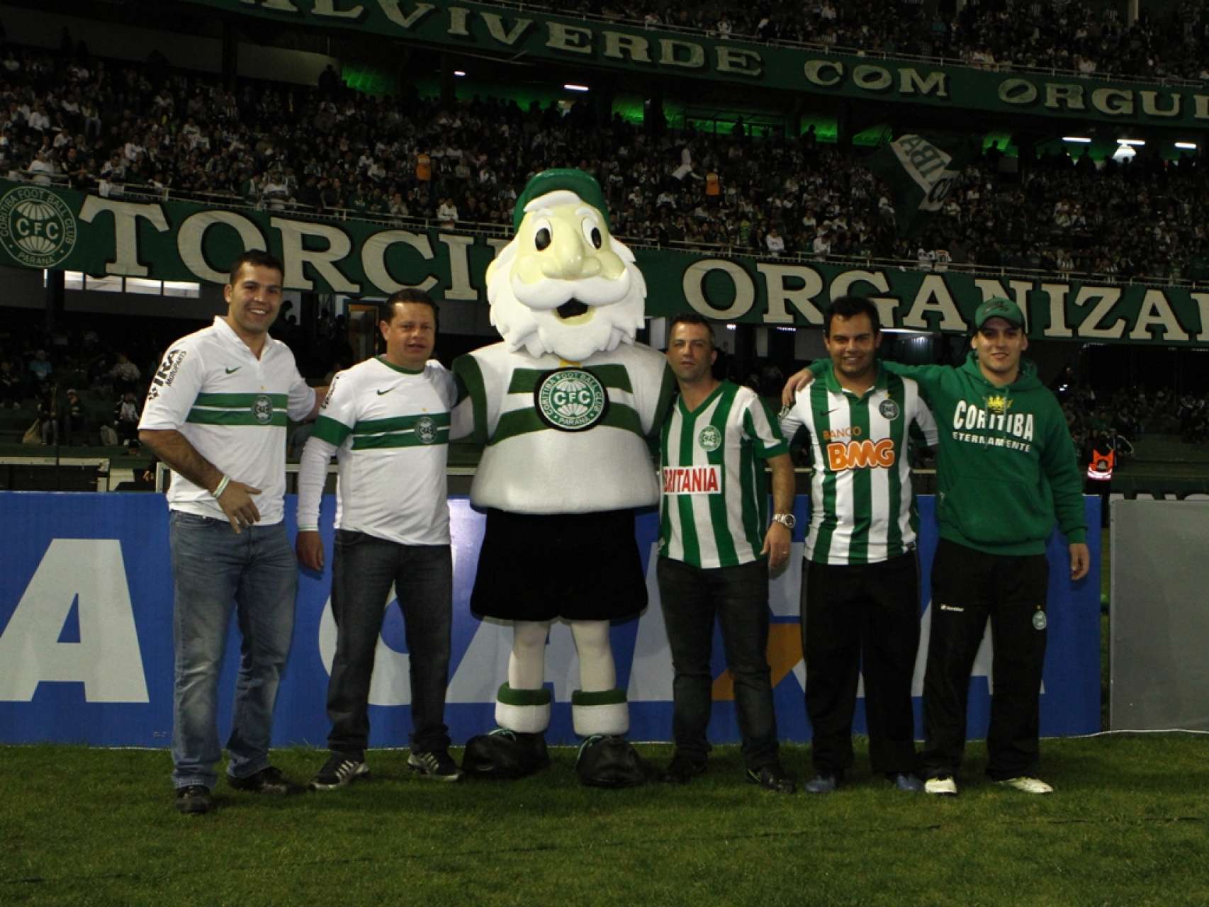 �S�cio Jogador� ao lado do lutador Murilo �Ninja�