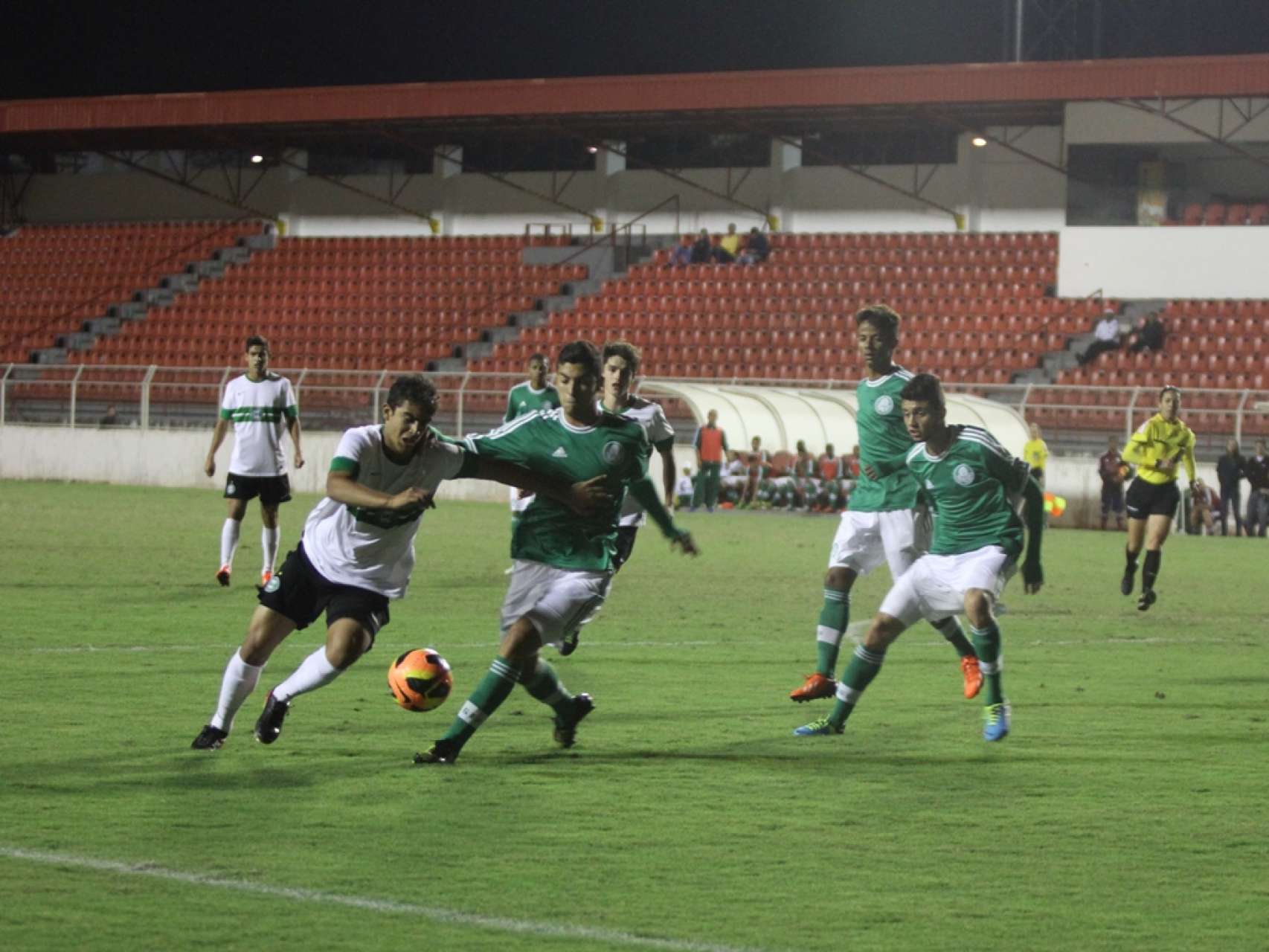 Sub-17 decide vaga em casa contra o S�o Paulo