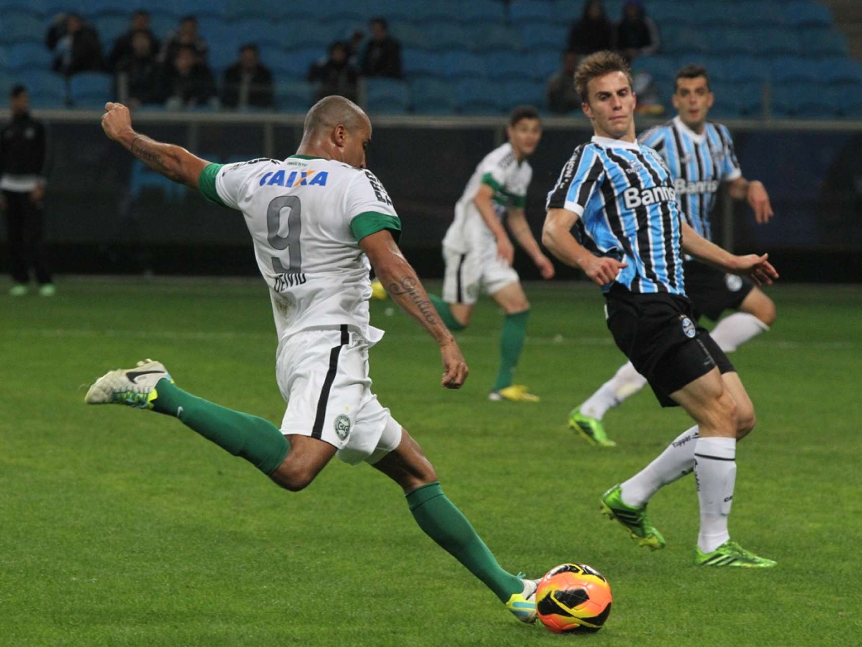 Deivid volta � equipe e j� deixa sua marca