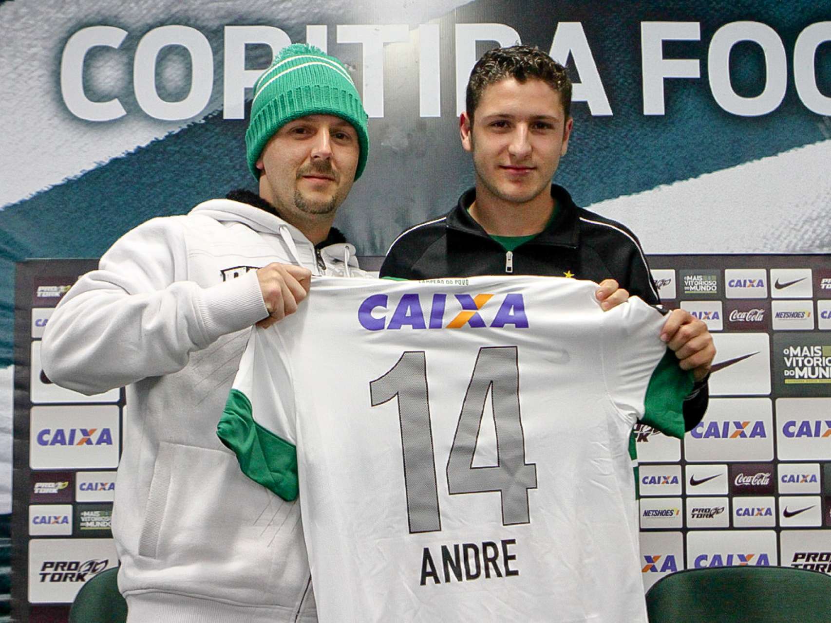 S�cio comemora anivers�rio nos bastidores do Clube