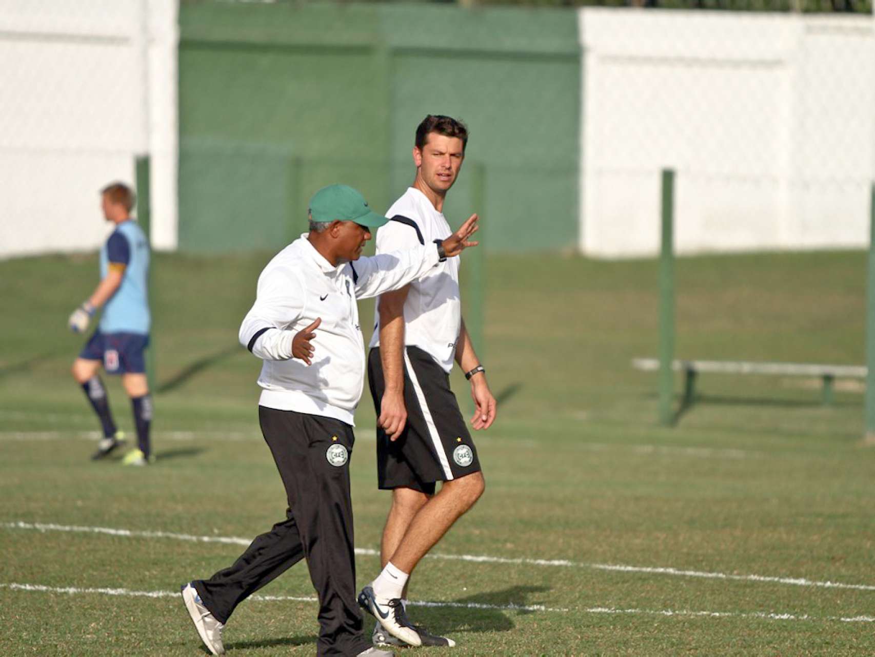Mineiro Z� Carlos dirige o Coxa na Ta�a BH