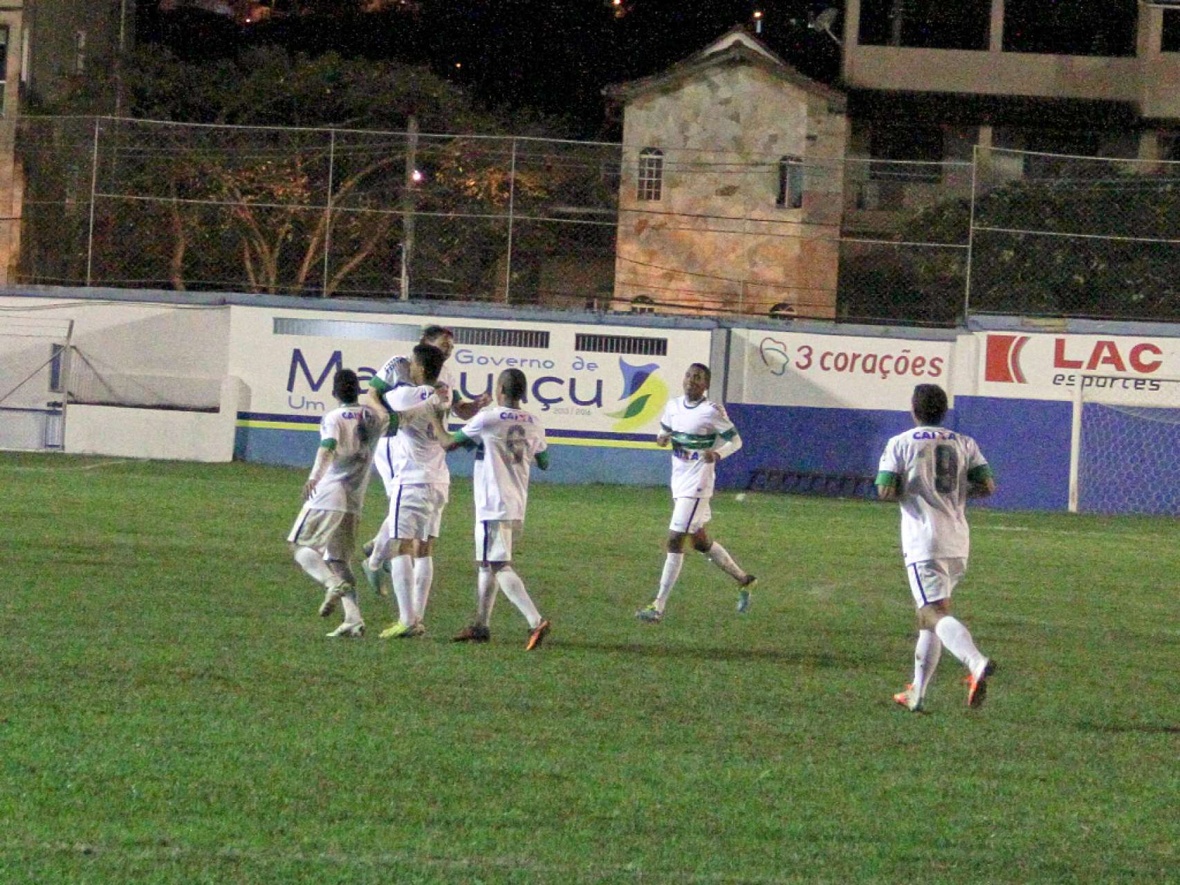 Coxa vence na estreia da Ta�a BH
