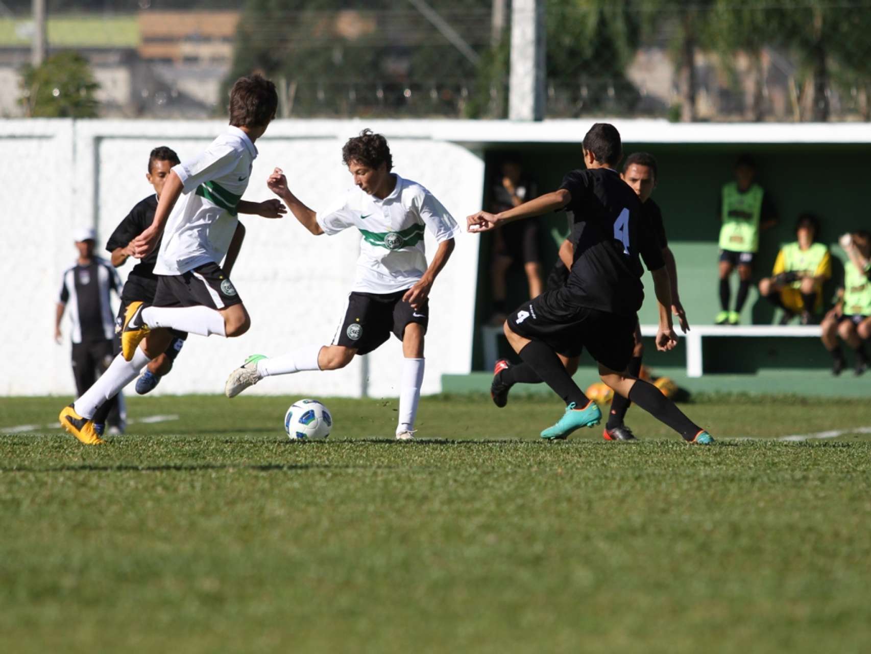 Coxa empata com o Oper�rio