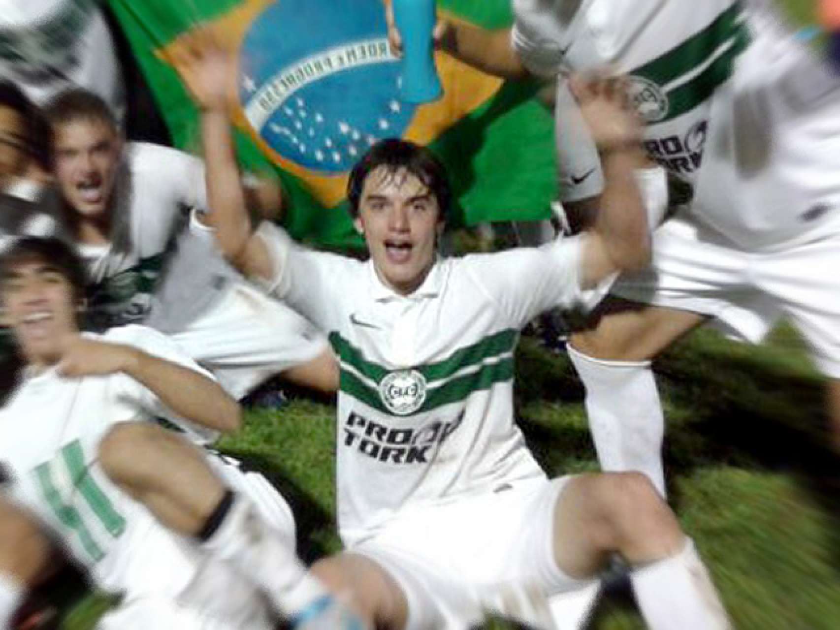 Sub-17 tamb�m tem zagueiro artilheiro