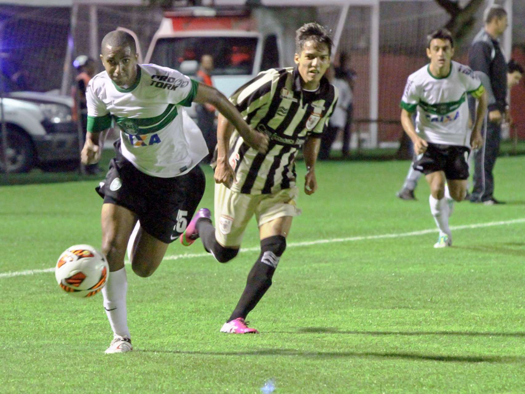 Marcos Paulo volta a vestir camisa coxa-branca