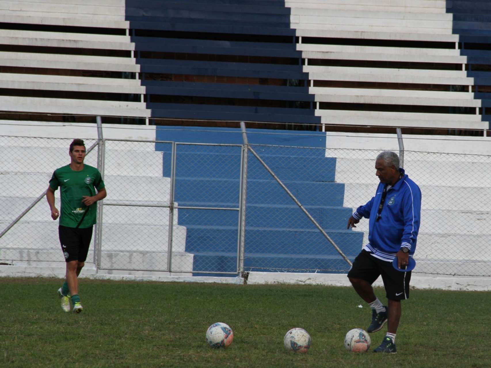 Z� Carlos exalta grupo forte