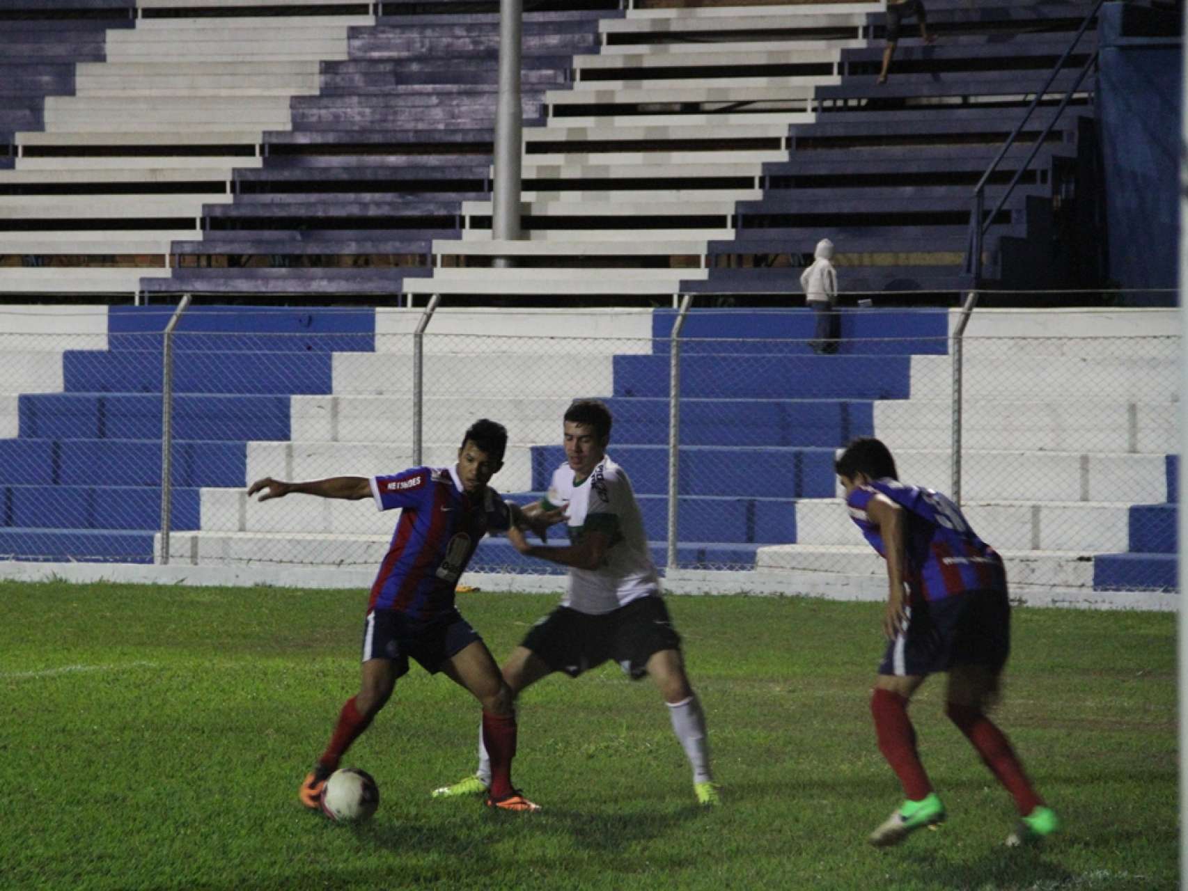 Sub-20 � derrotado na Ta�a BH