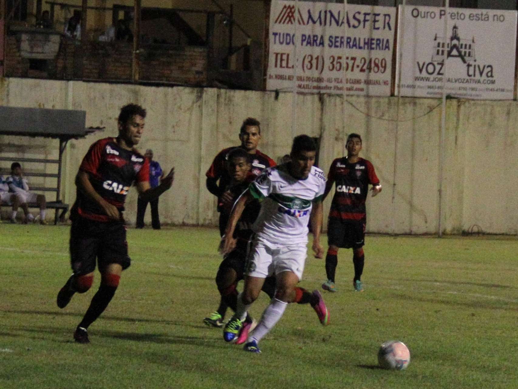 Nos p�naltis, Coxa � eliminado na Ta�a BH