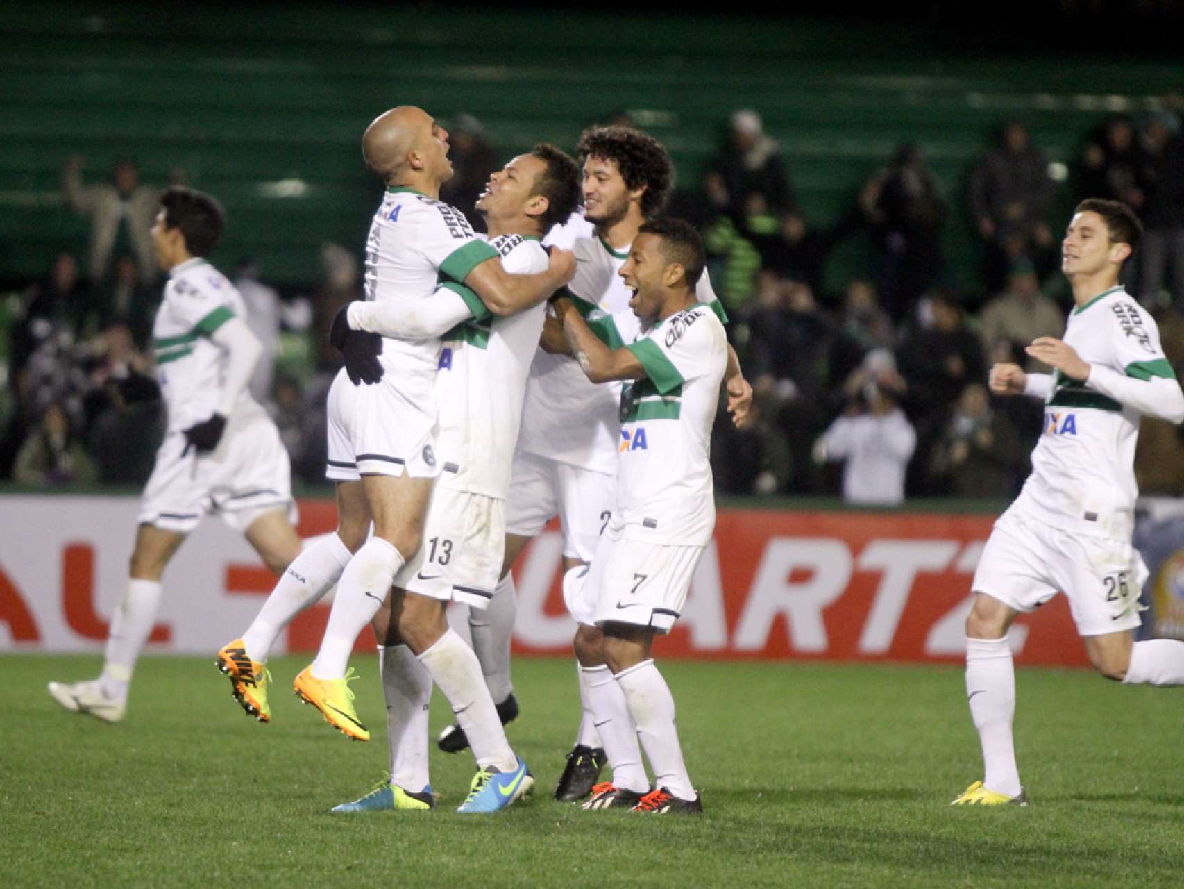 Atletas exaltam supera��o alviverde