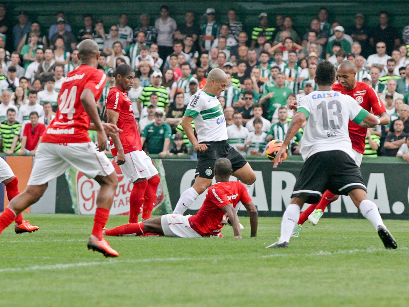 Coxa e Inter empatam no Couto