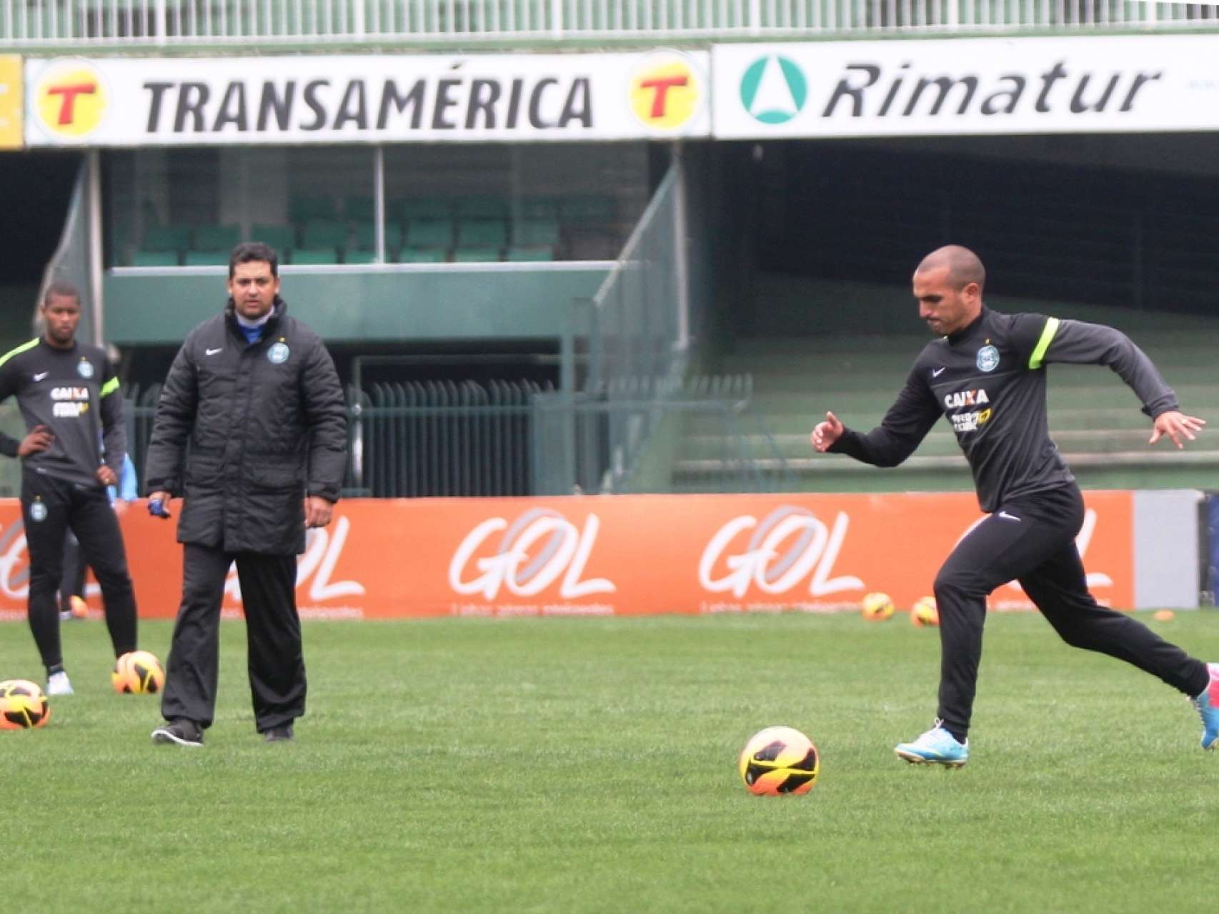 Contra Botafogo, Coxa debuta no novo Maracan�