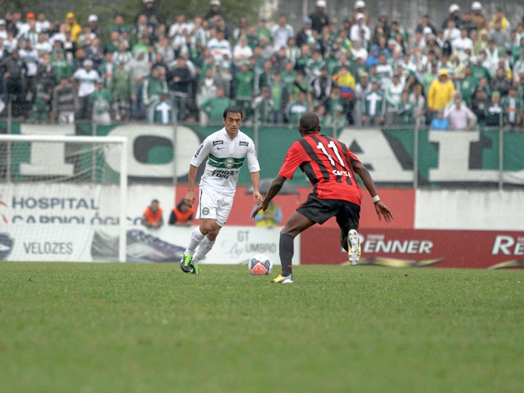 Coxa leva vantagem para buscar o tetra