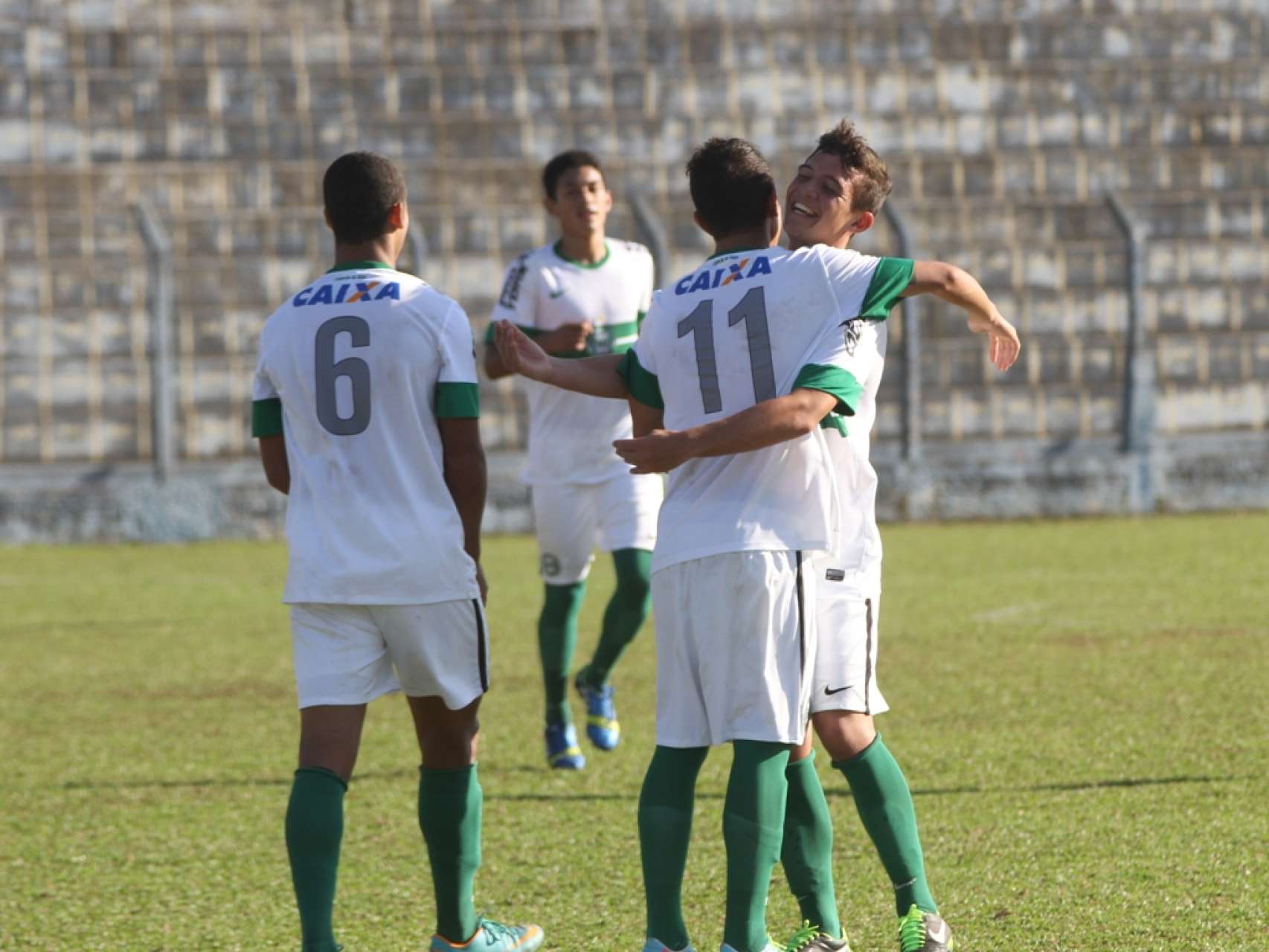 Sub-18 vence fora de casa