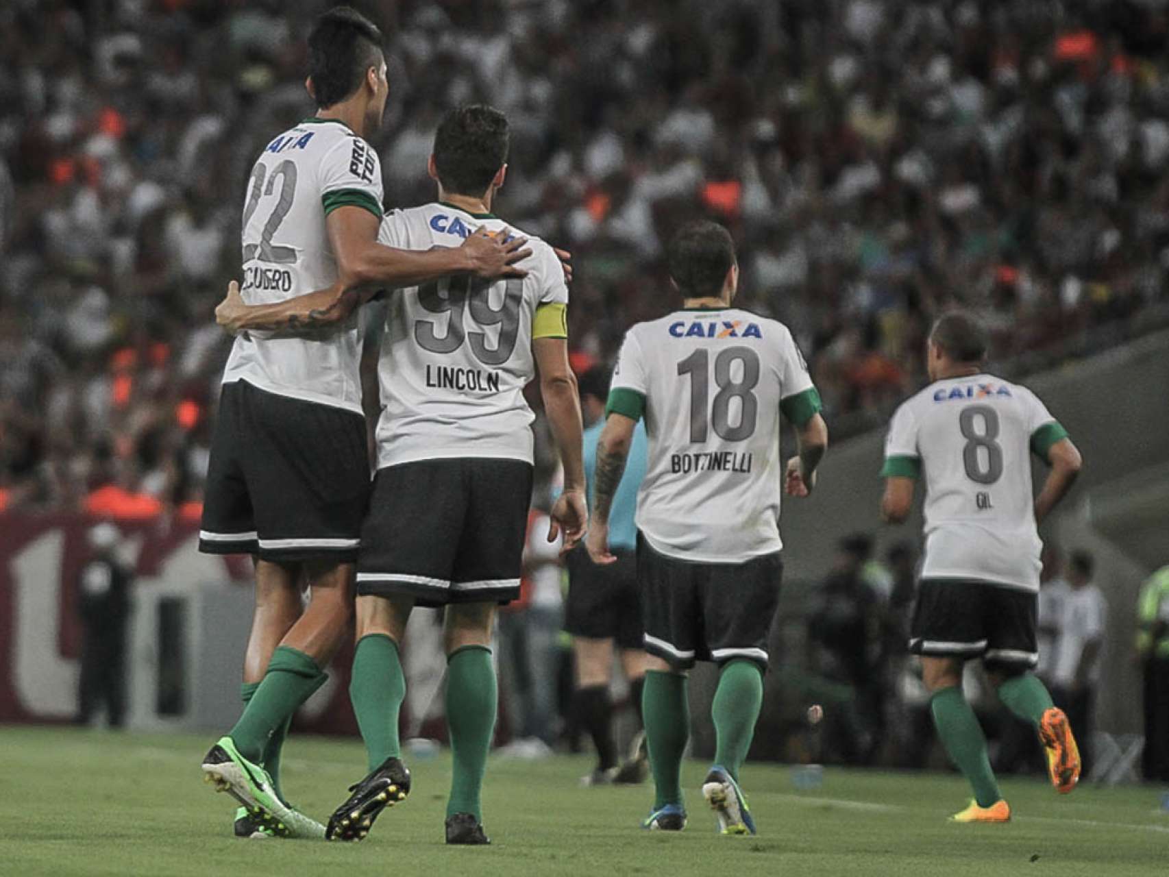 Coxa empata com o Fluminense no Maracan�