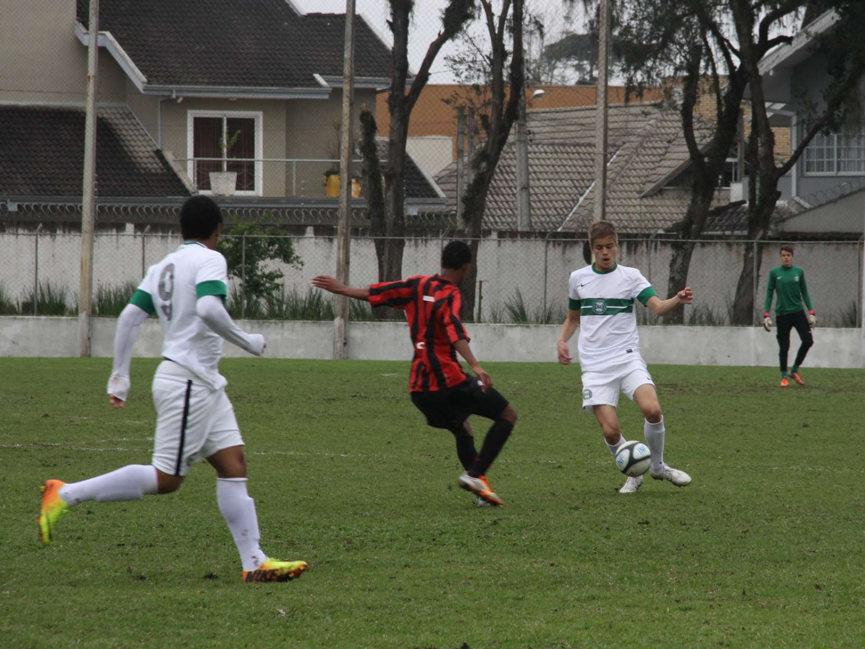 Nos p�naltis, Coxa Sub-15 perde a final do estadual