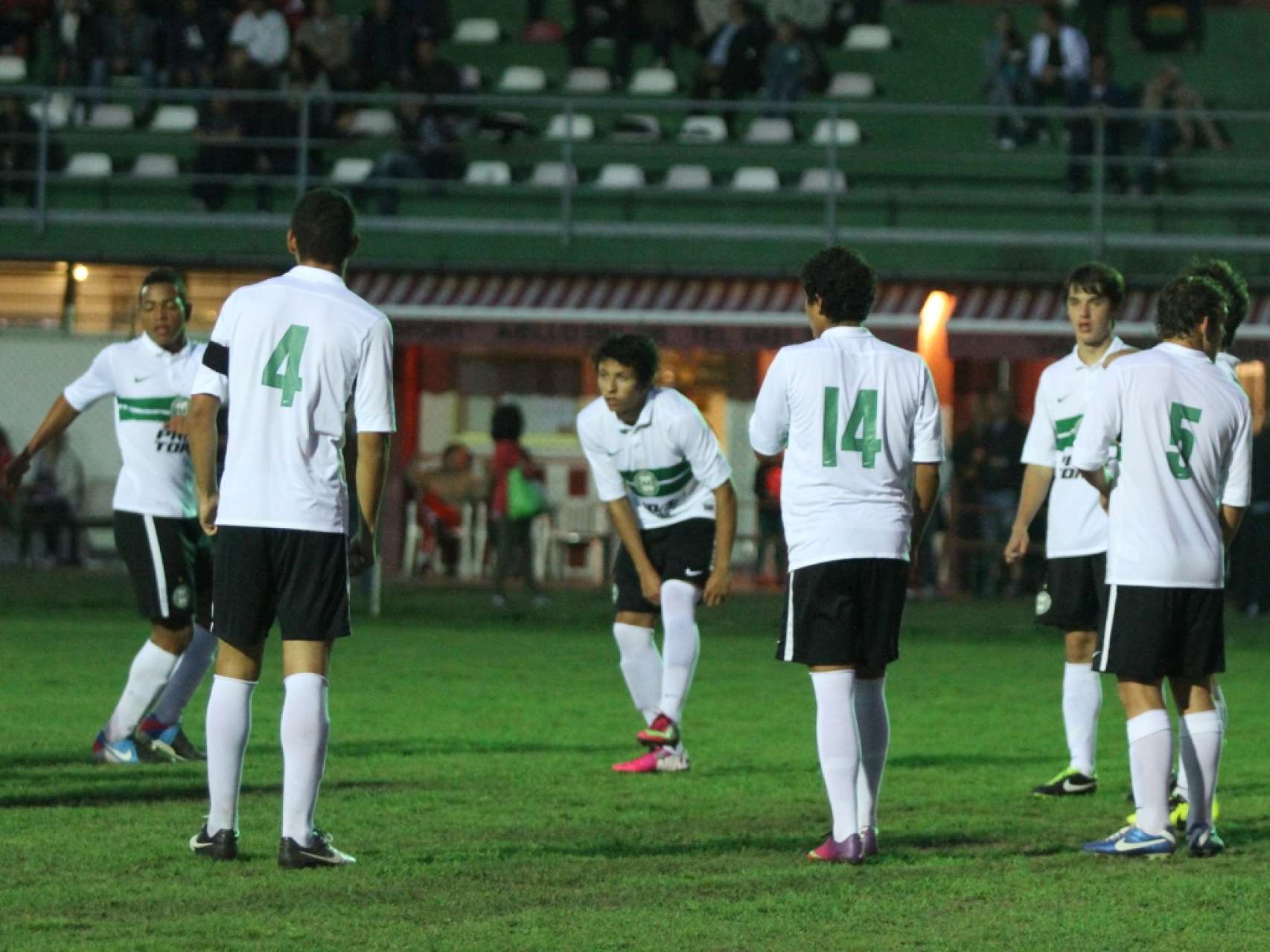 Galeria Coxa: Coritiba (Sub-17) 1x1 N�poli