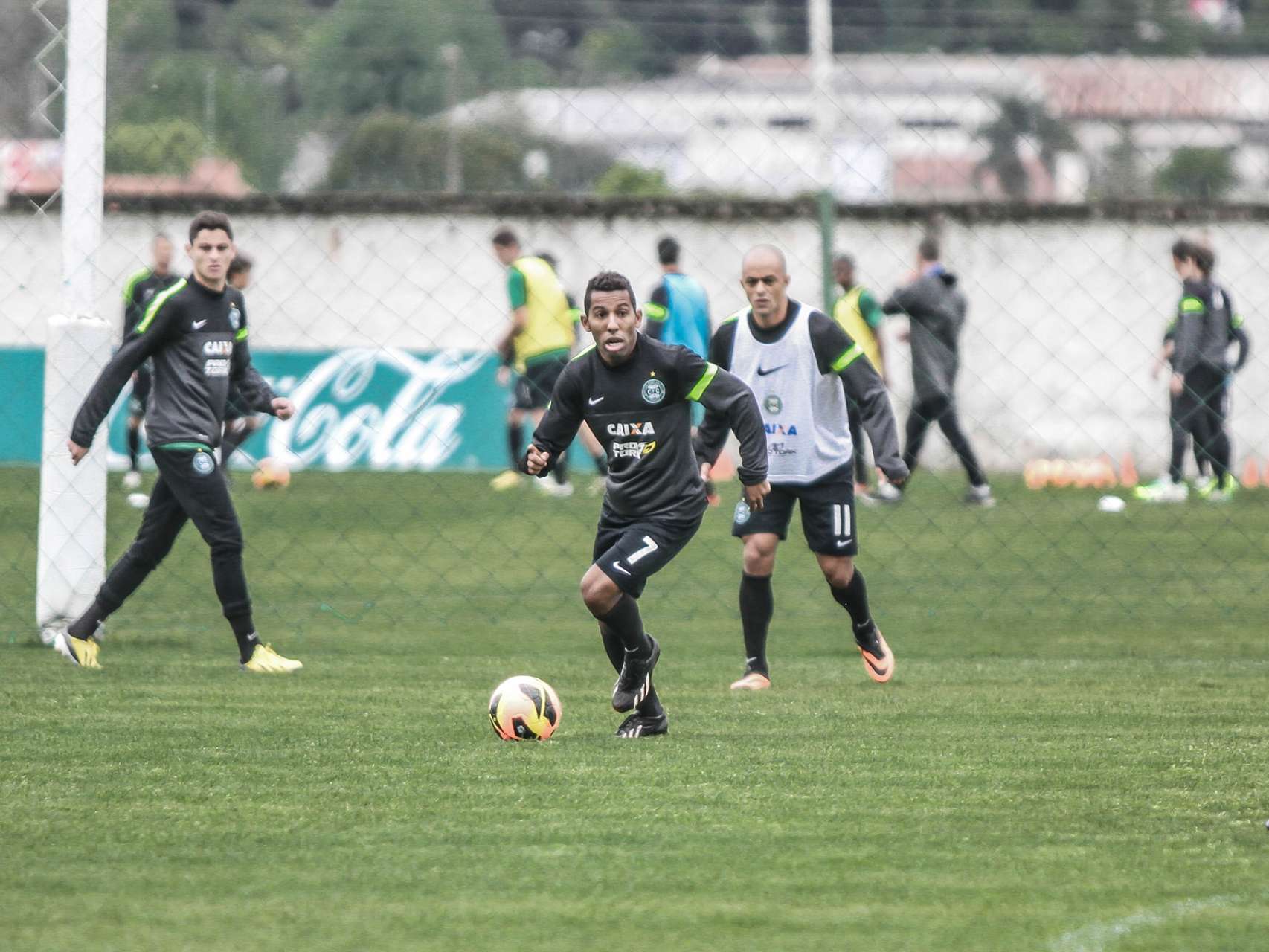Bill e Vitor Junior realizam trabalho de fortalecimento