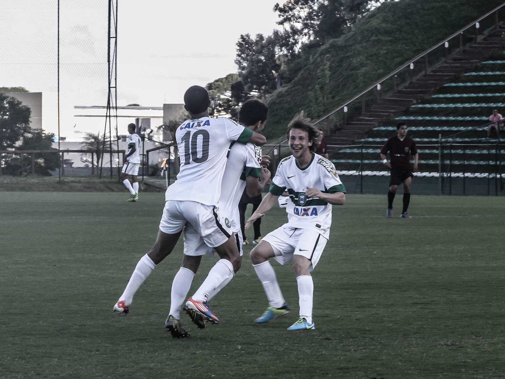 Sub-20 fica mais perto da final