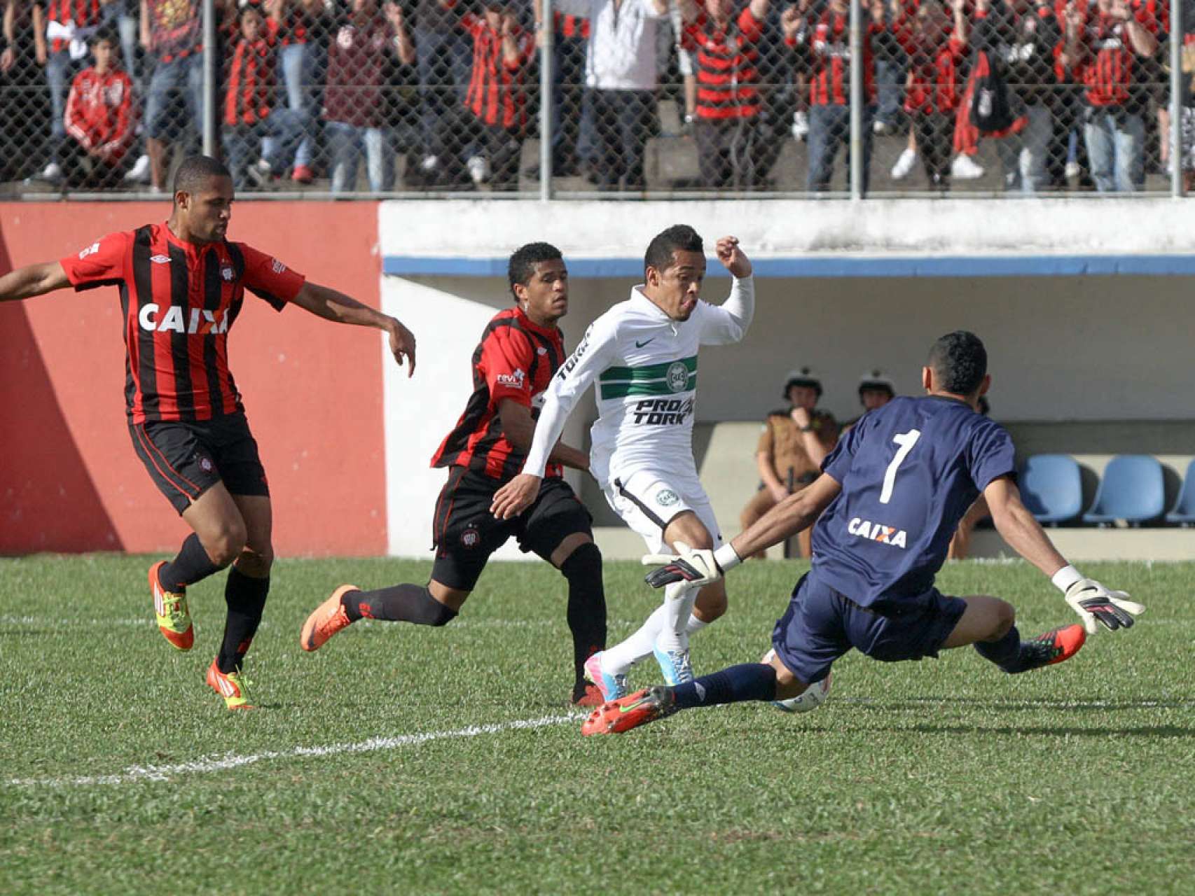Foco alviverde se volta a decis�o do estadual